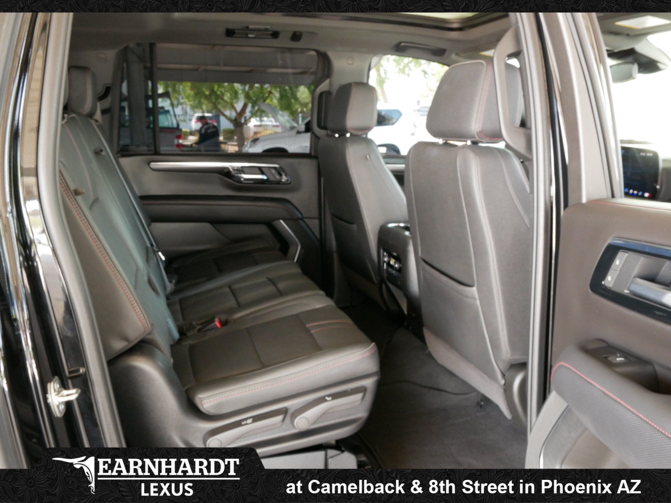 2025 Chevrolet Suburban RST