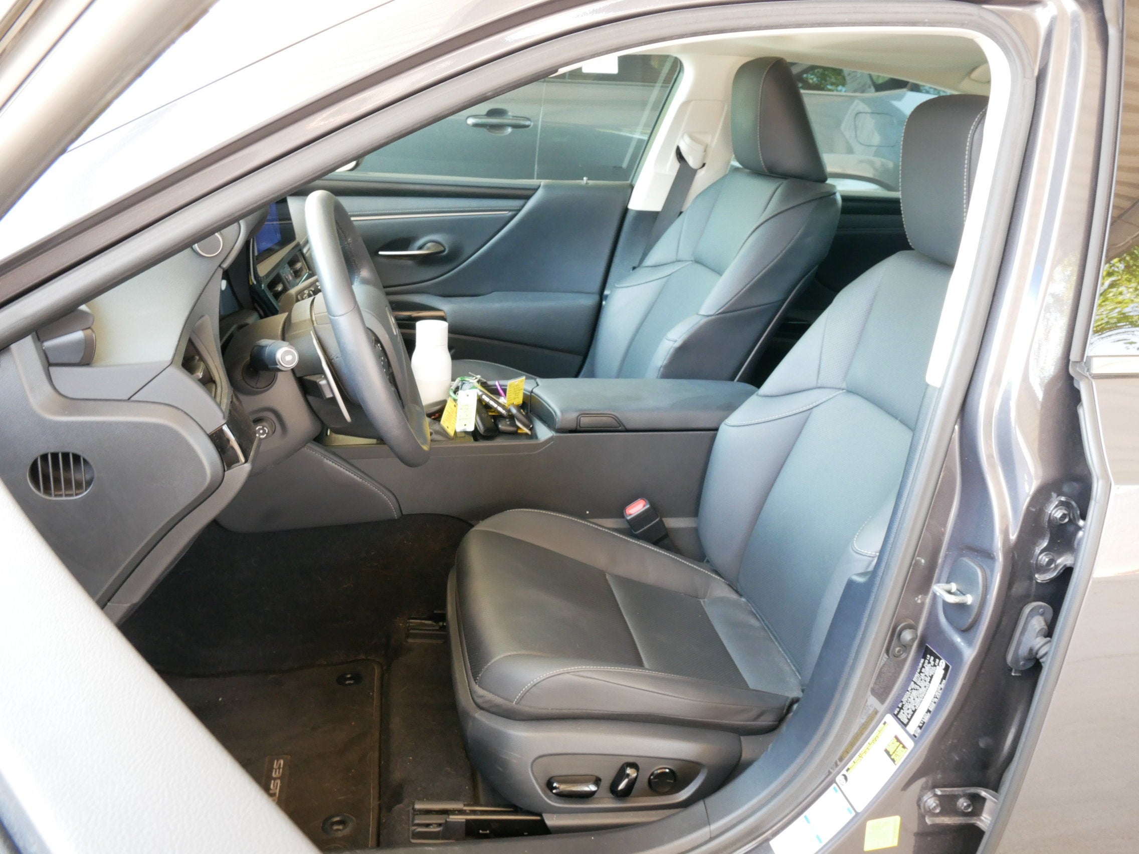 2023 Lexus ES 250