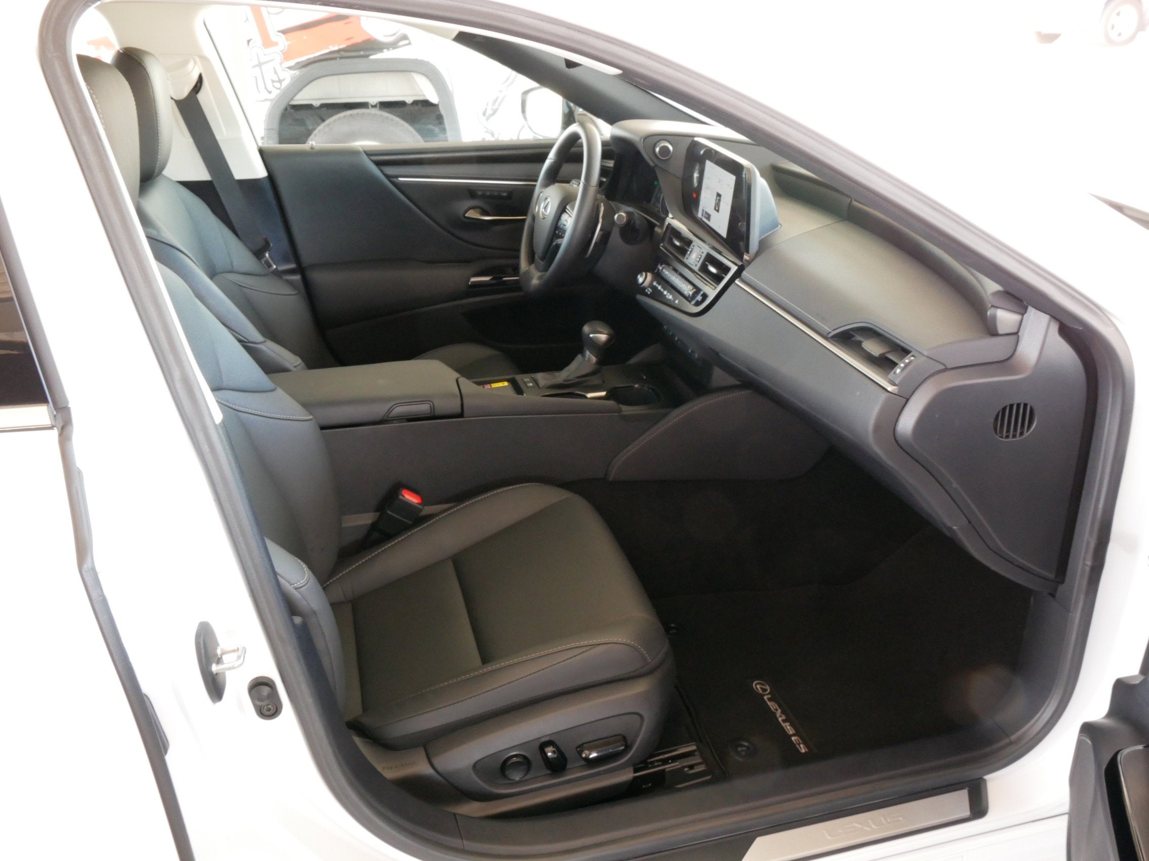 2025 Lexus ES 300h ES 300h