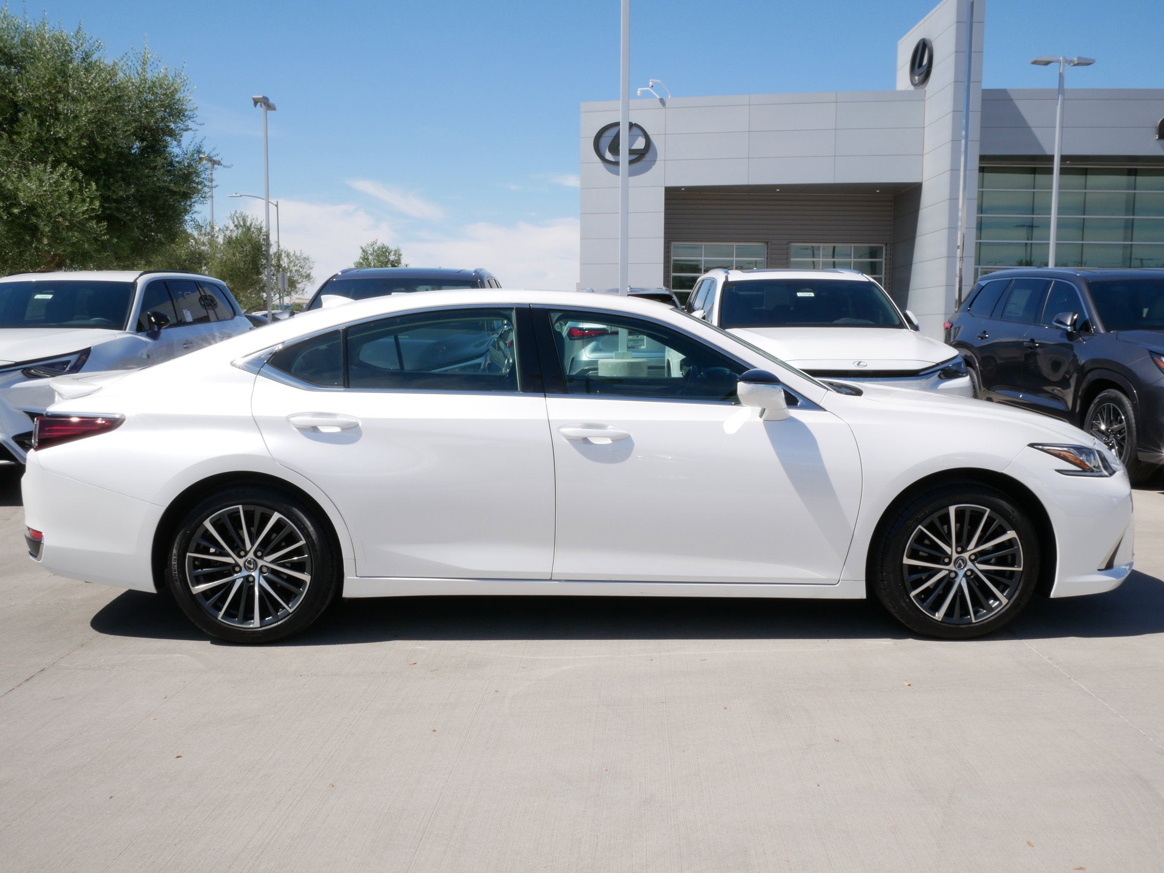 2025 Lexus ES 300h ES 300h