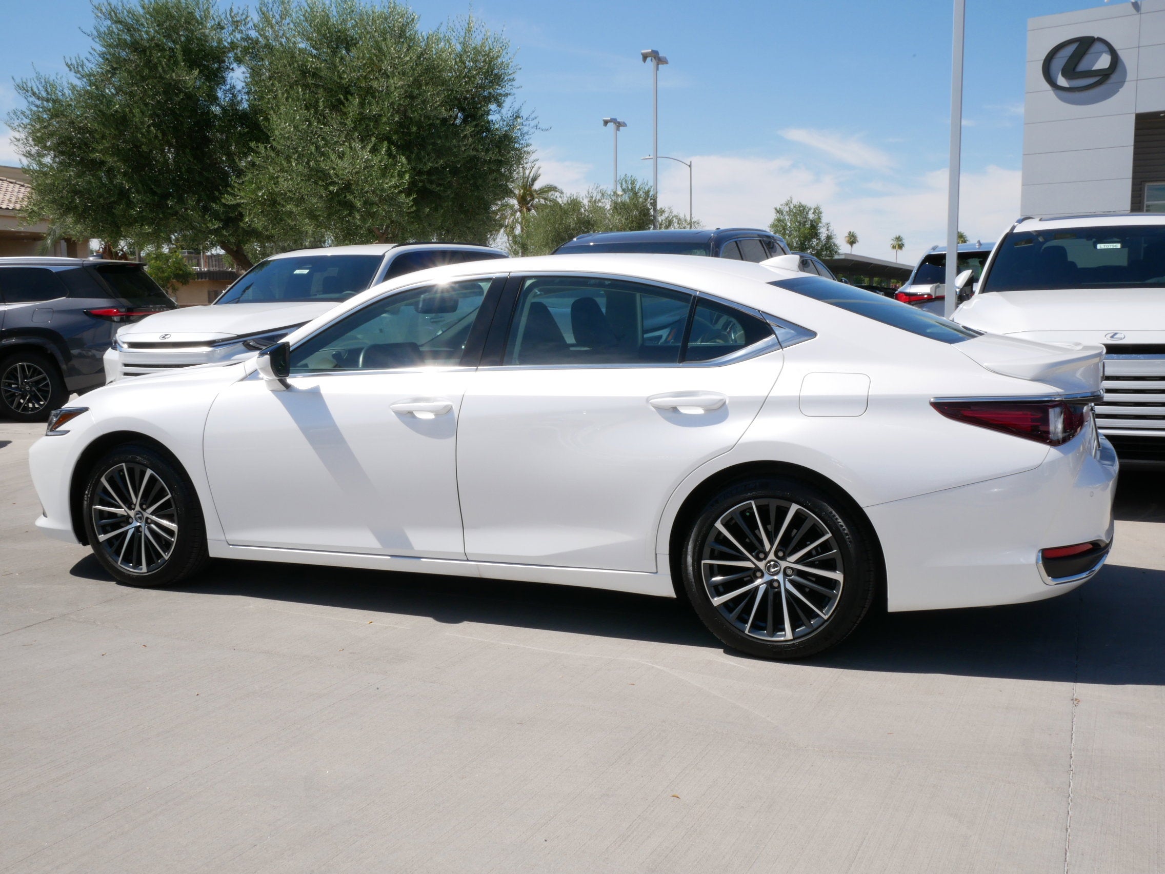 2025 Lexus ES 300h ES 300h