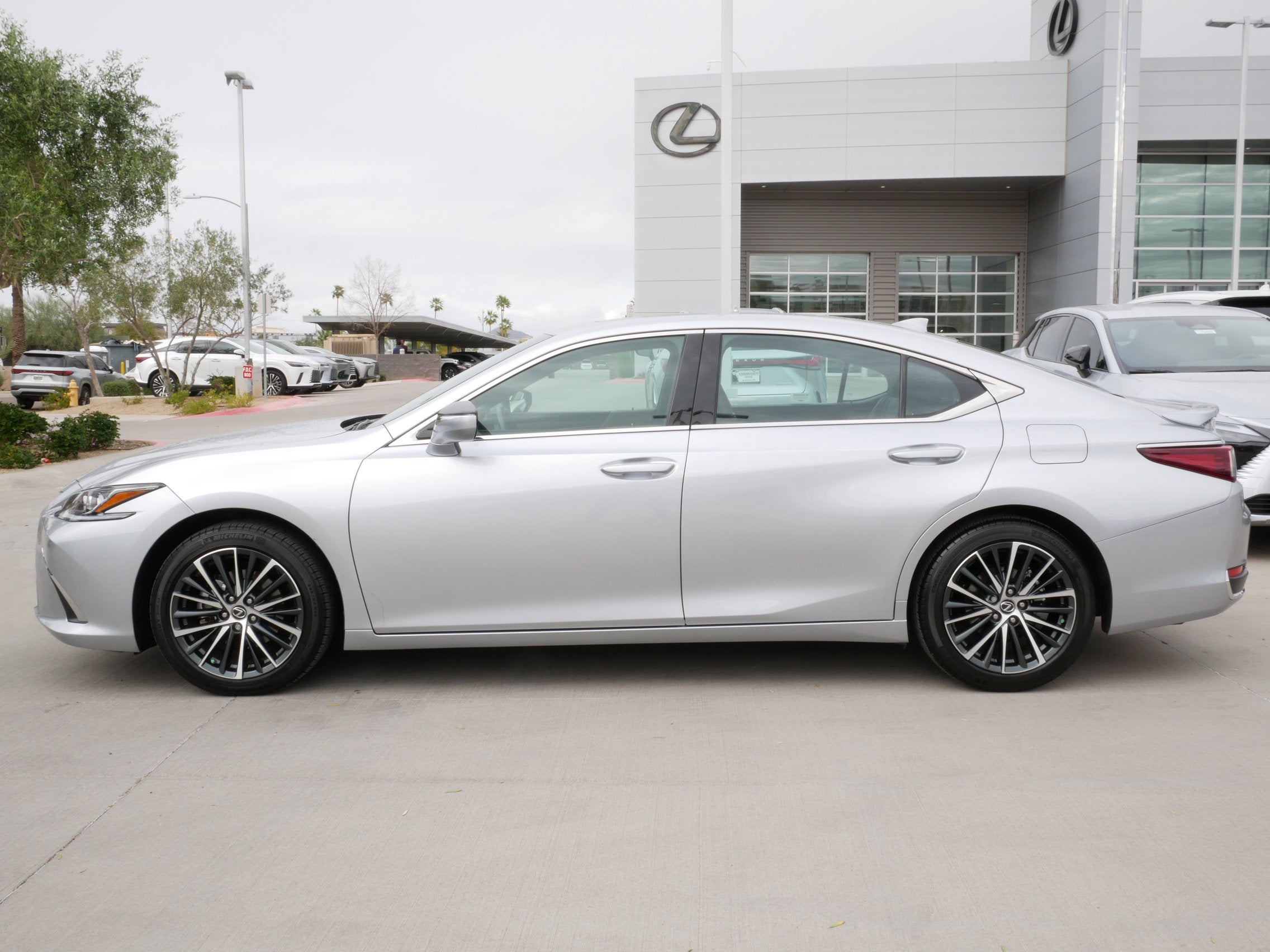 2025 Lexus ES ES 300h