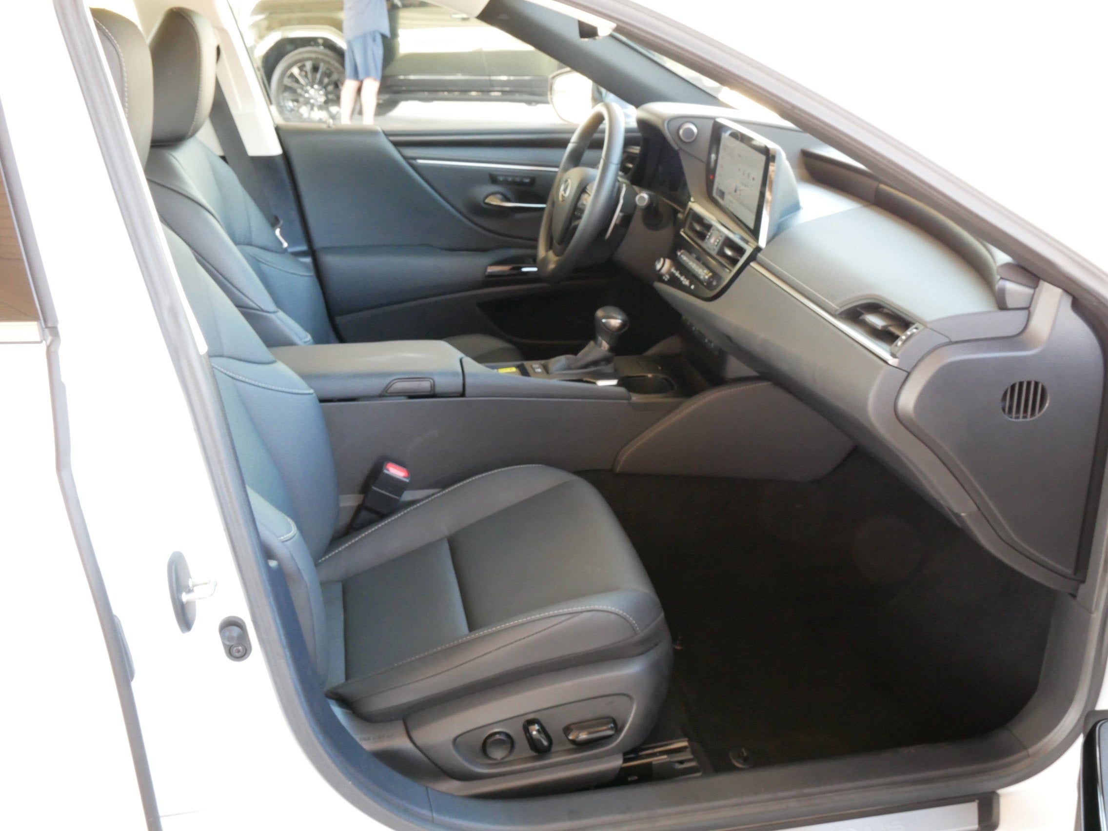 2025 Lexus ES 300h ES 300h