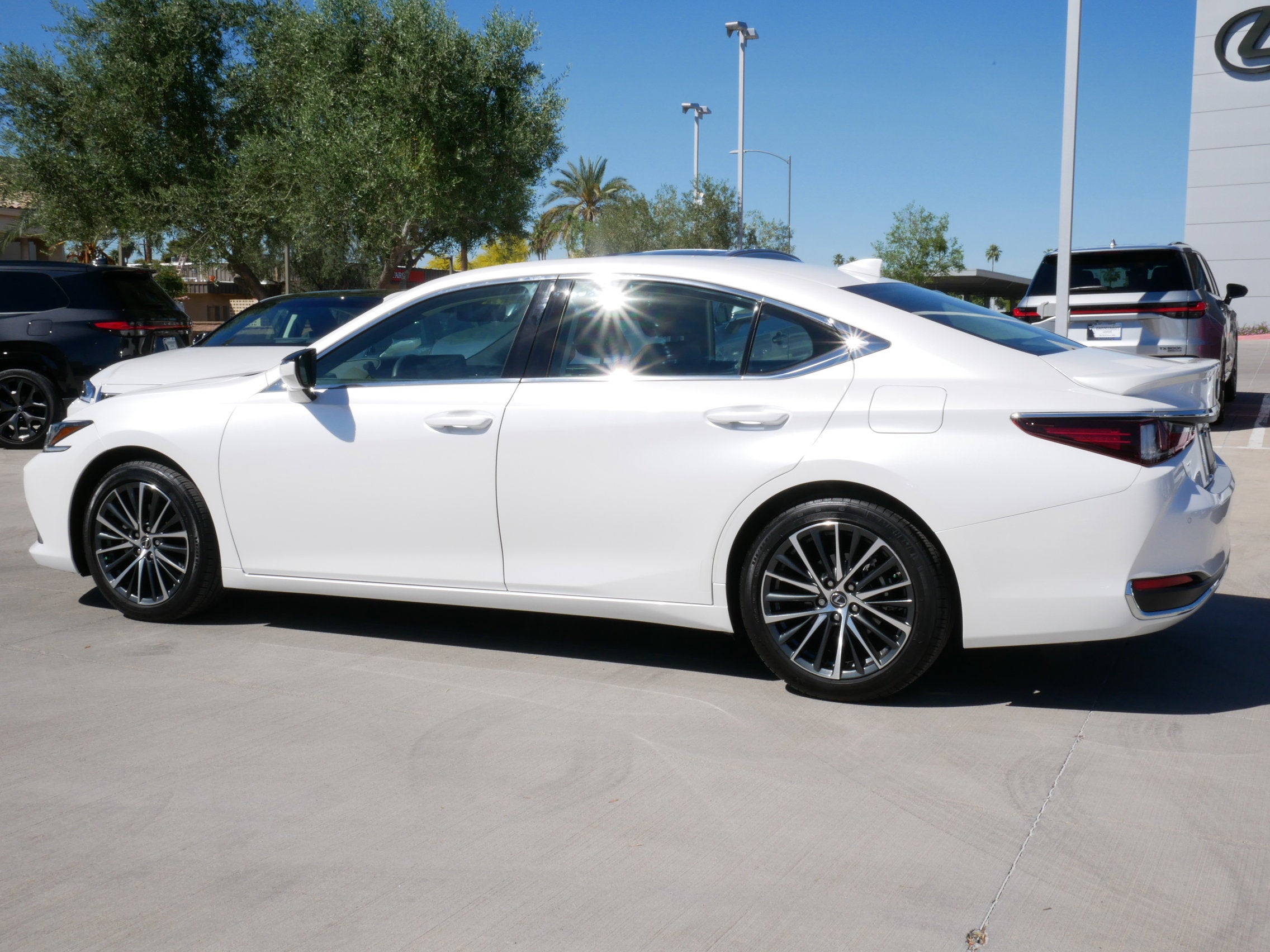 2025 Lexus ES 300h ES 300h