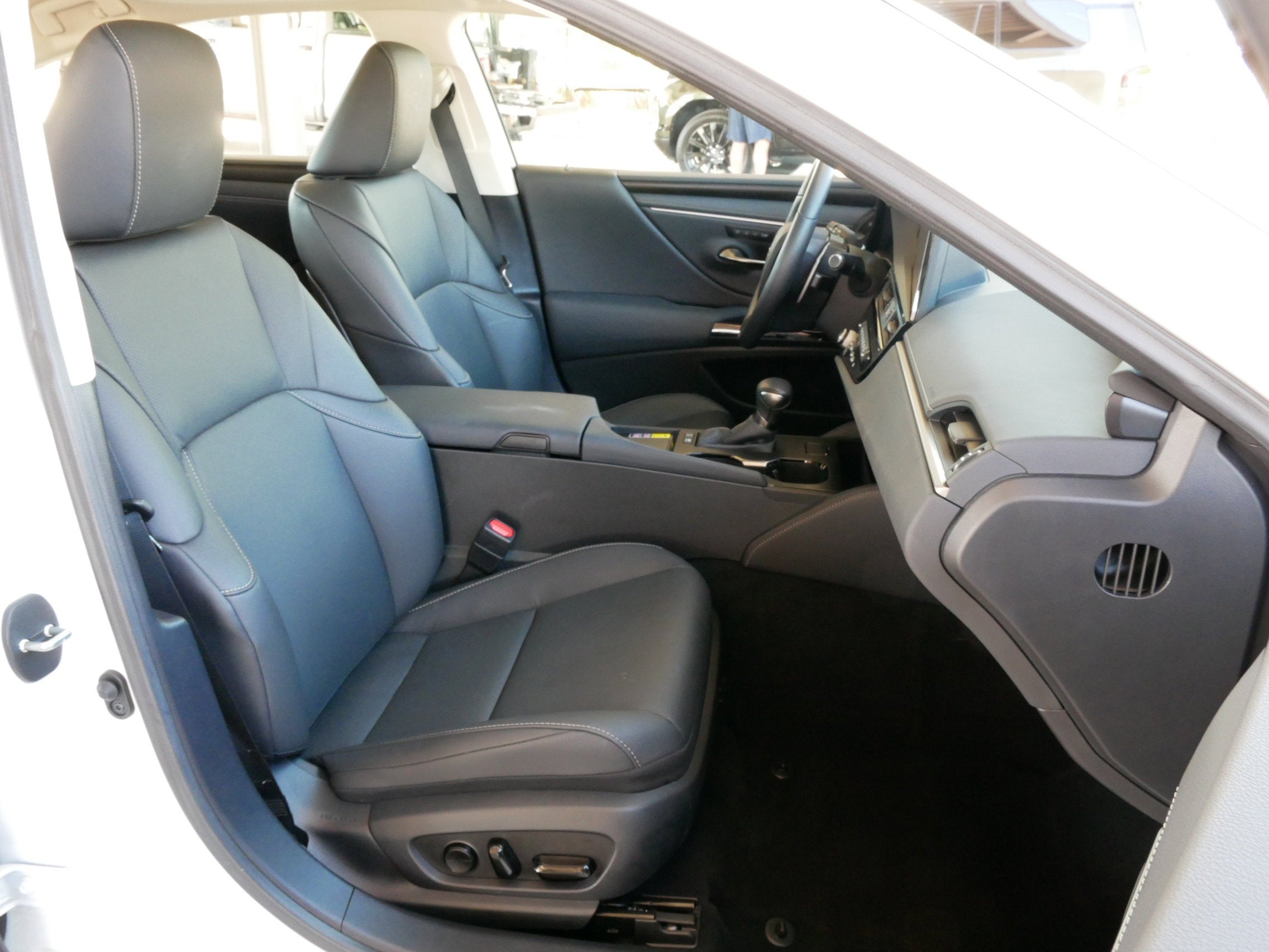 2025 Lexus ES 300h ES 300h