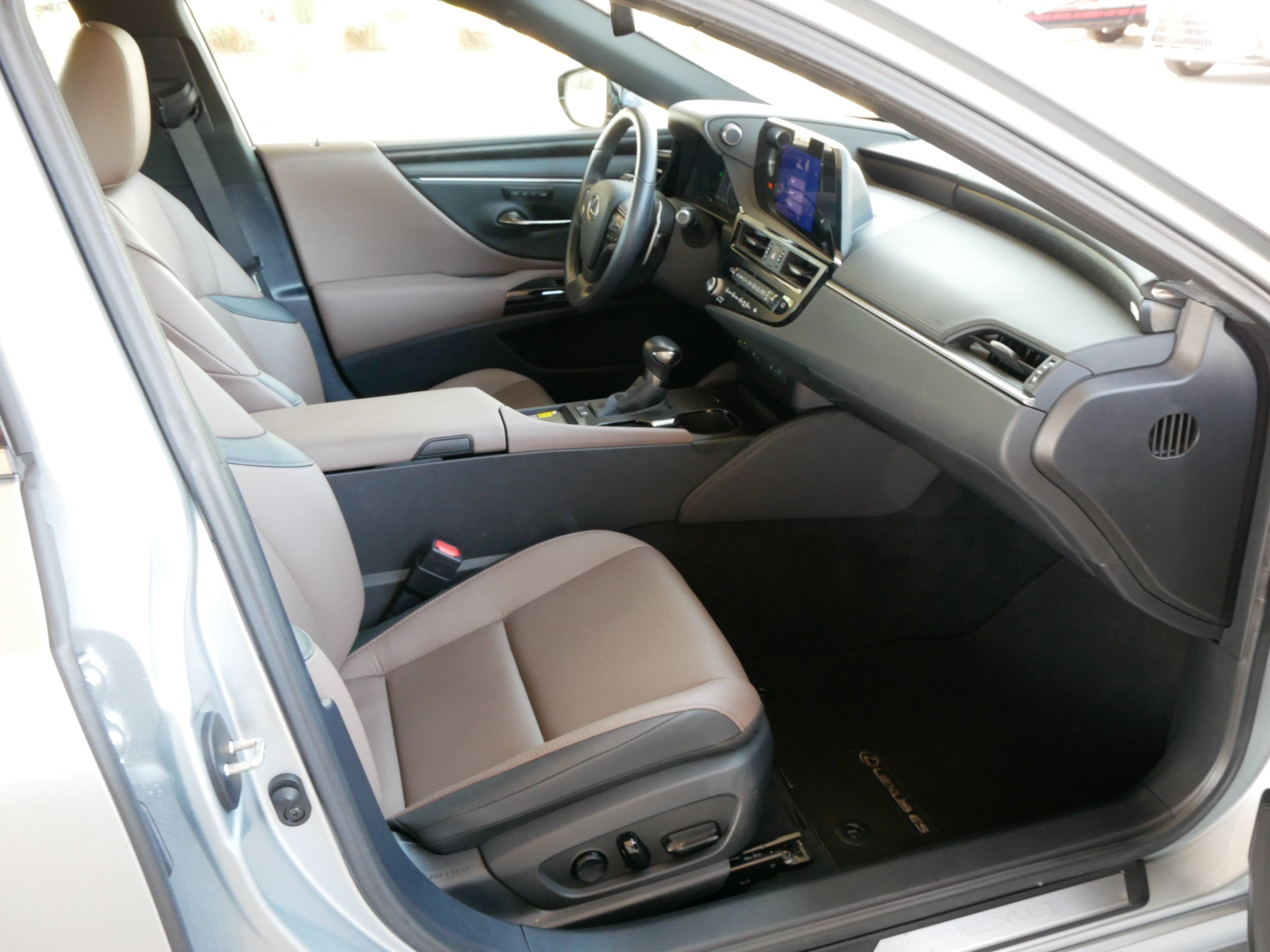 2025 Lexus ES 300h ES 300h