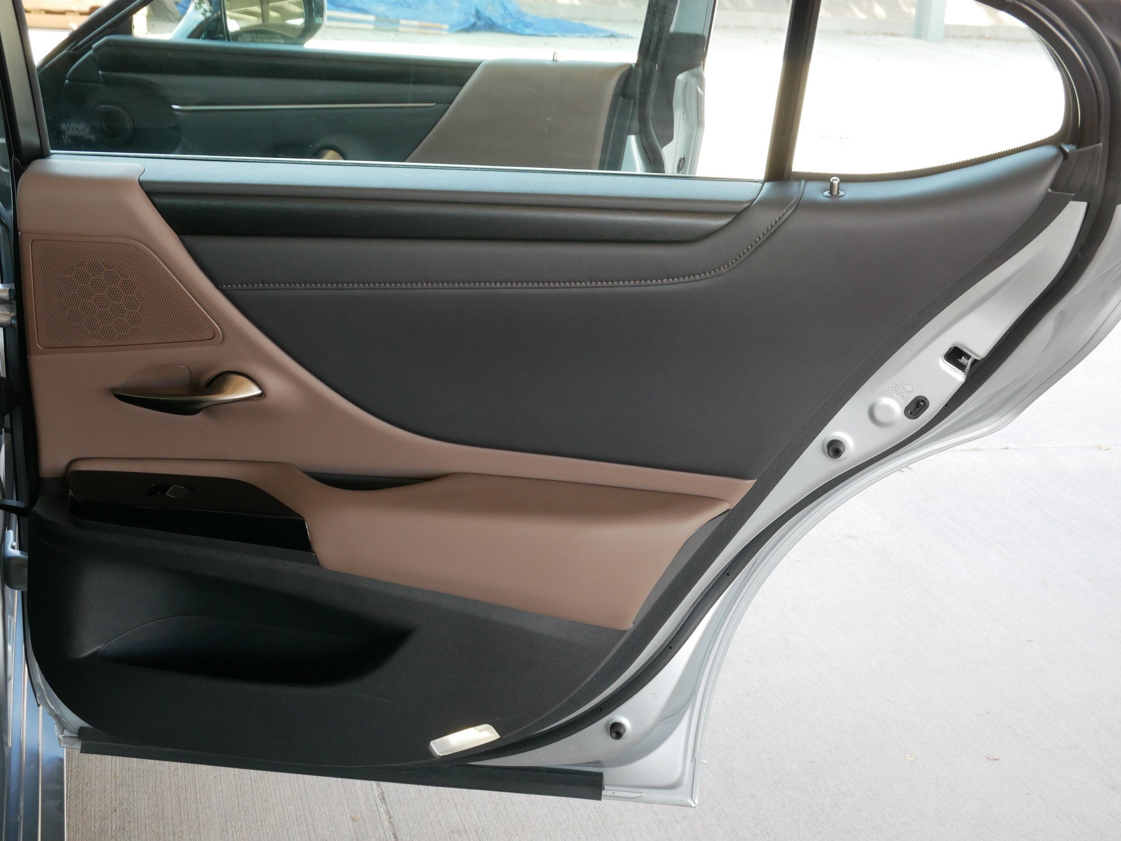 2025 Lexus ES 300h ES 300h