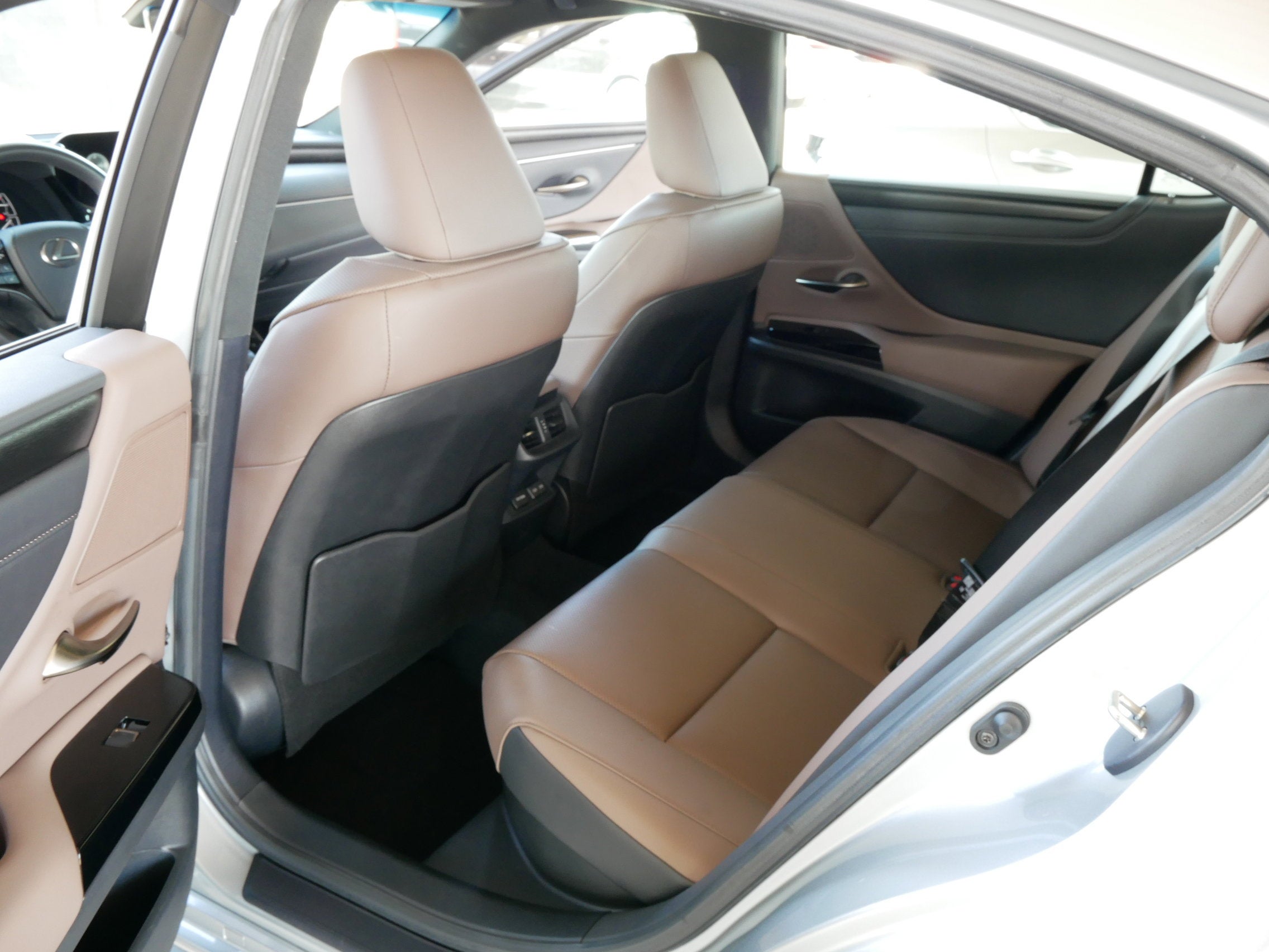 2025 Lexus ES 300h ES 300h