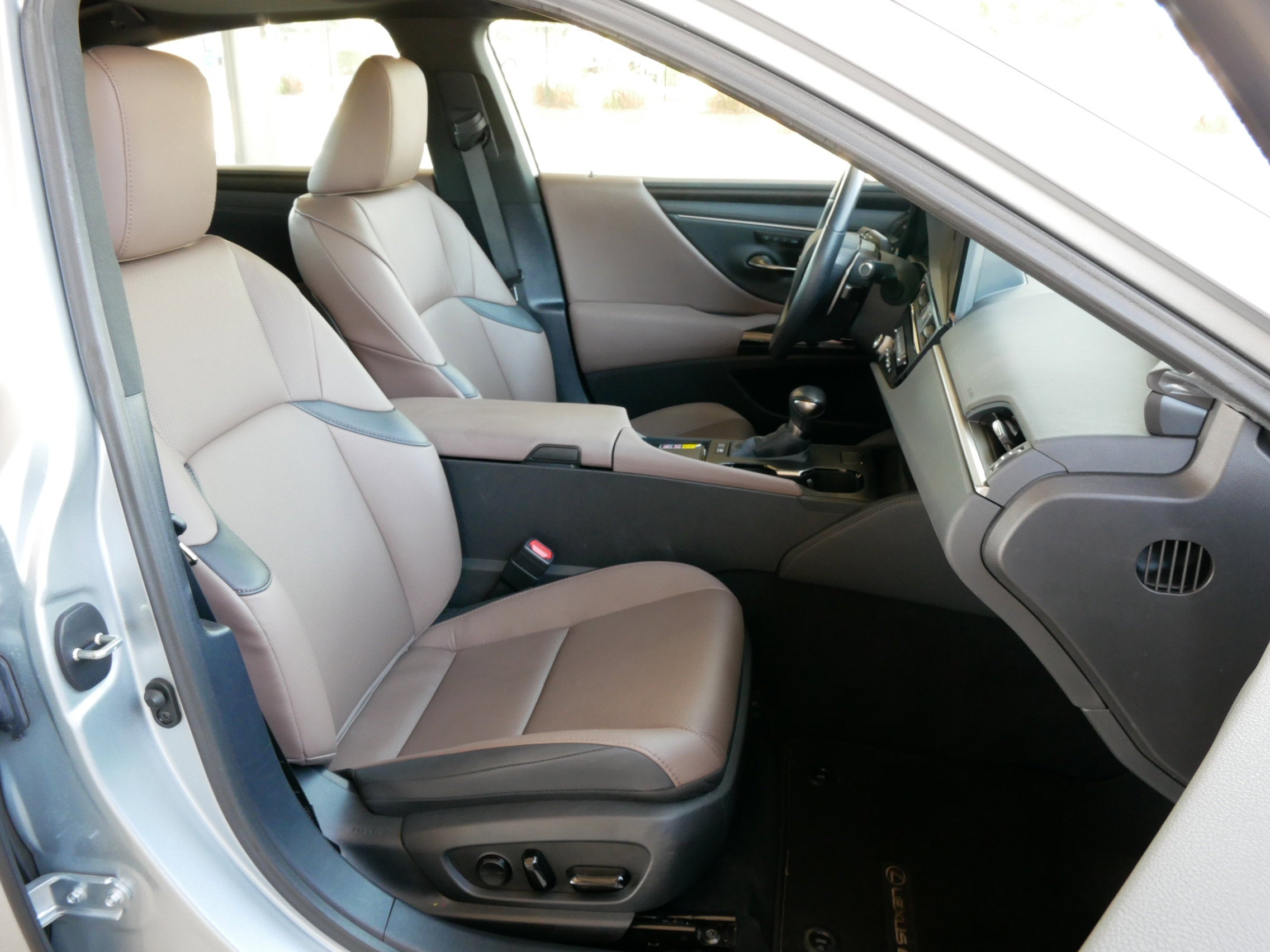 2025 Lexus ES 300h ES 300h