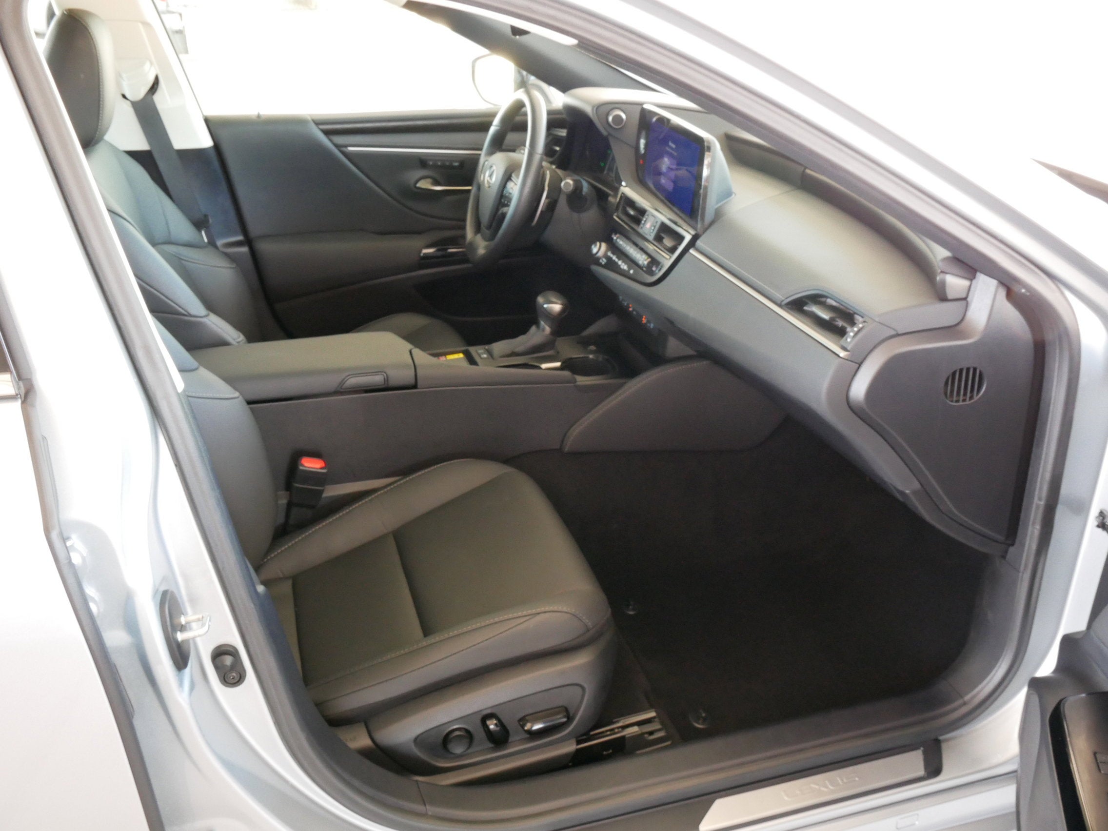 2025 Lexus ES 300h ES 300h