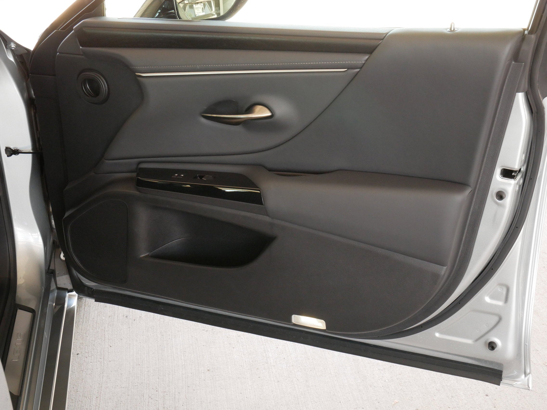 2025 Lexus ES 300h ES 300h