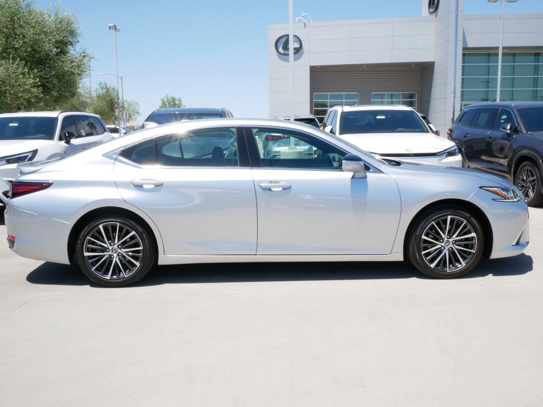 2025 Lexus ES 300h ES 300h