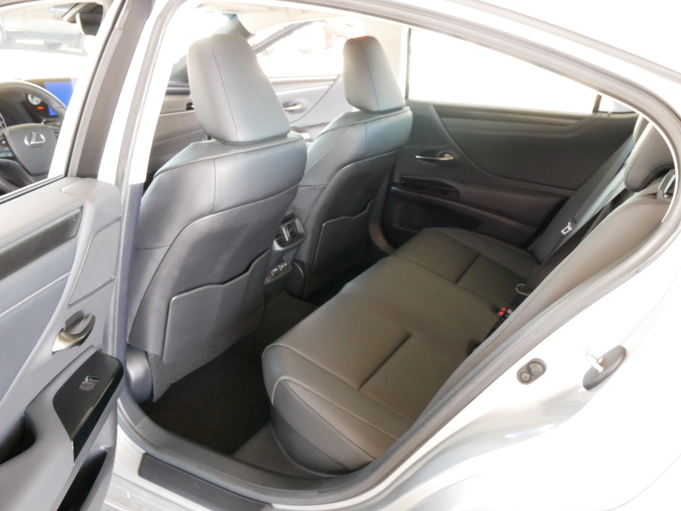 2025 Lexus ES 300h ES 300h