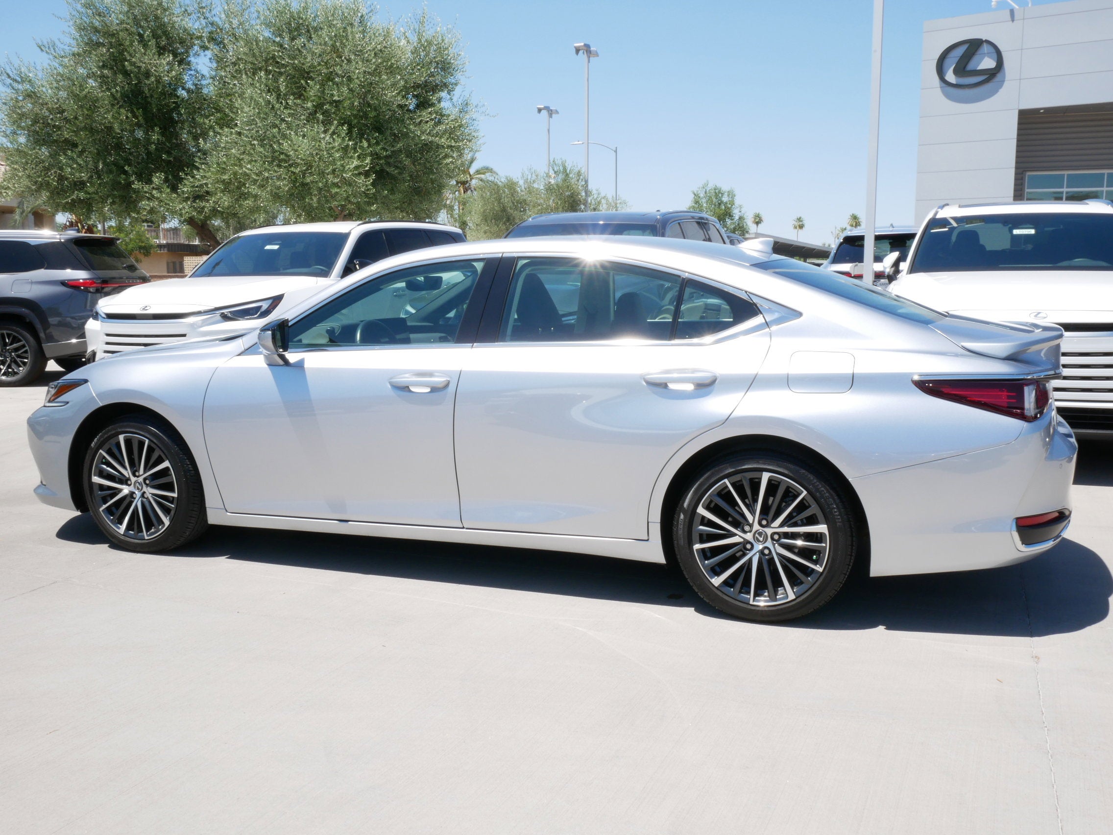 2025 Lexus ES 300h ES 300h