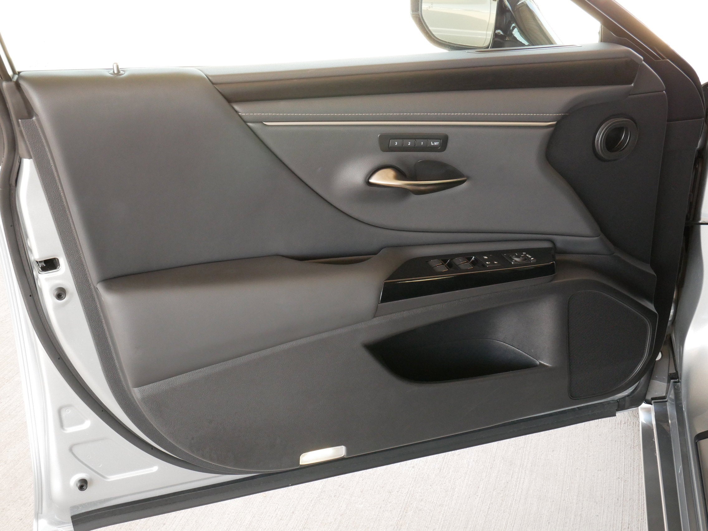 2025 Lexus ES 300h ES 300h