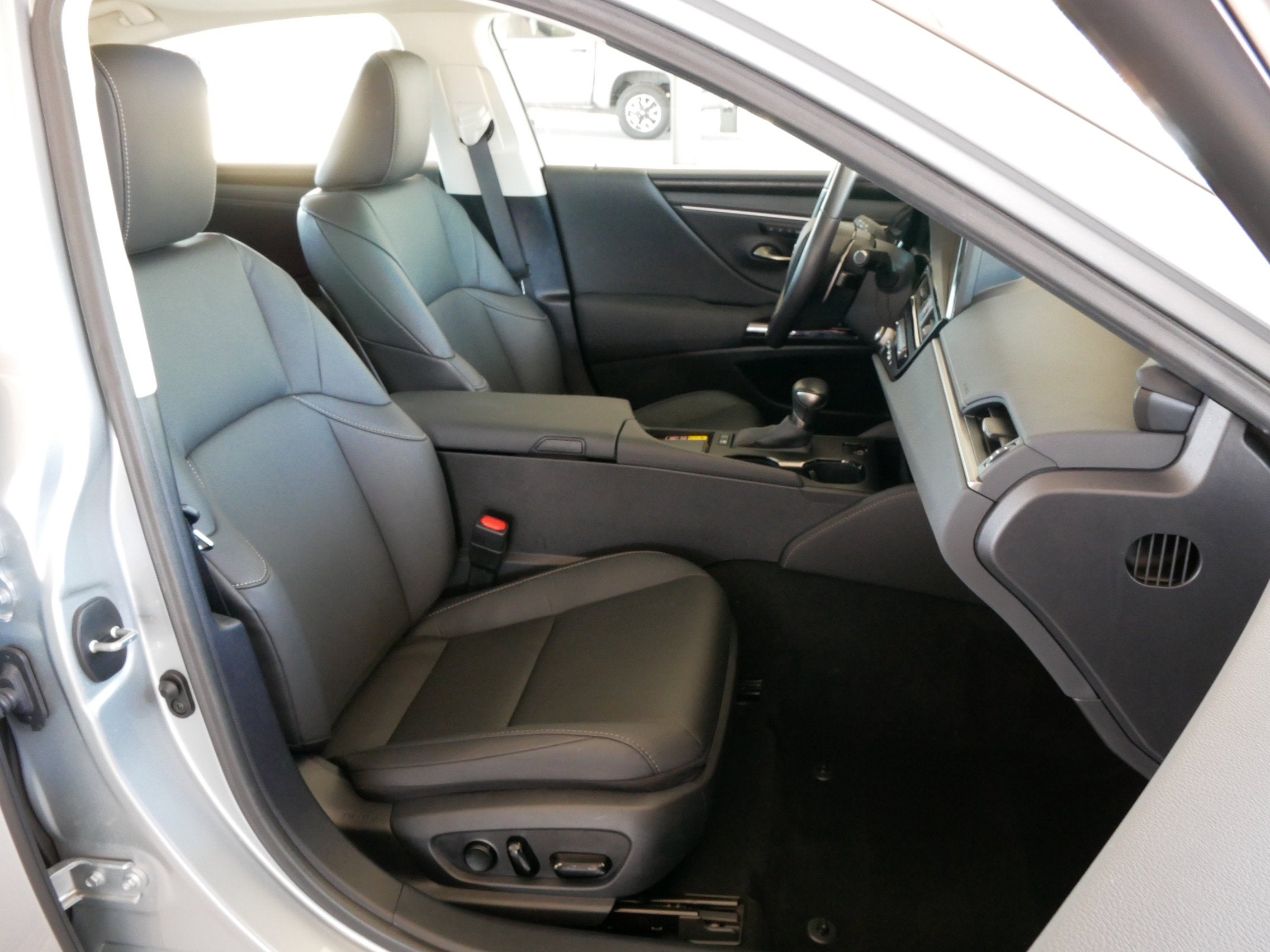 2025 Lexus ES 300h ES 300h