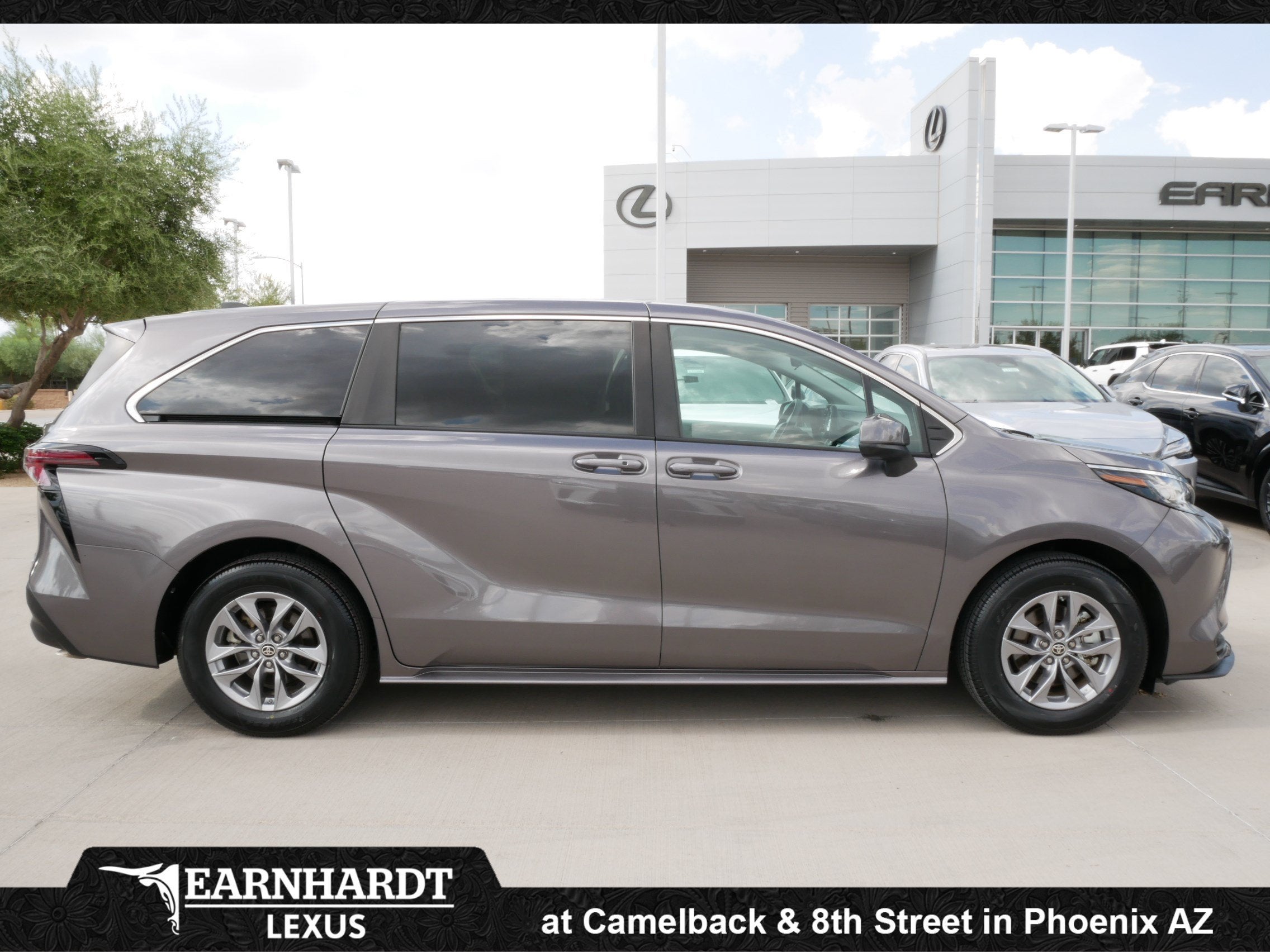 2023 Toyota Sienna LE