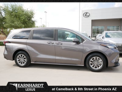 2023 Toyota Sienna LE