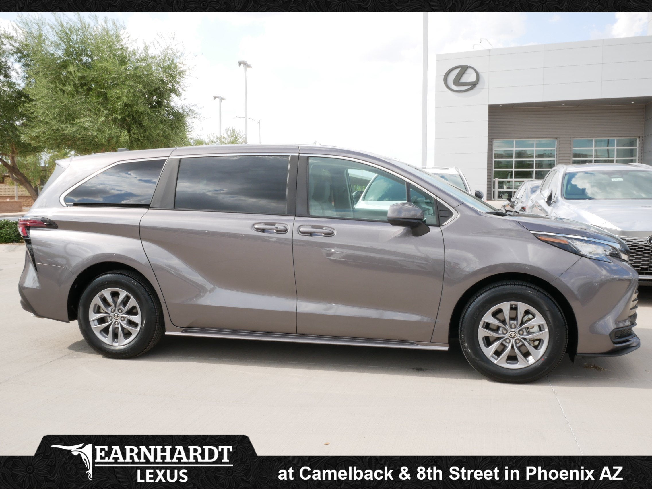 2023 Toyota Sienna LE