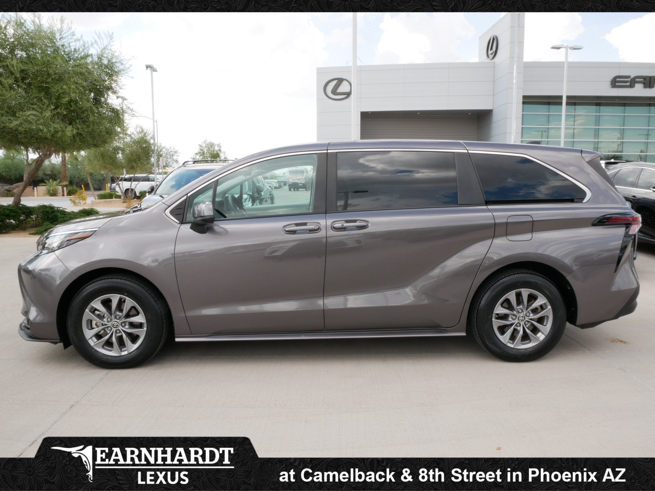 2023 Toyota Sienna LE