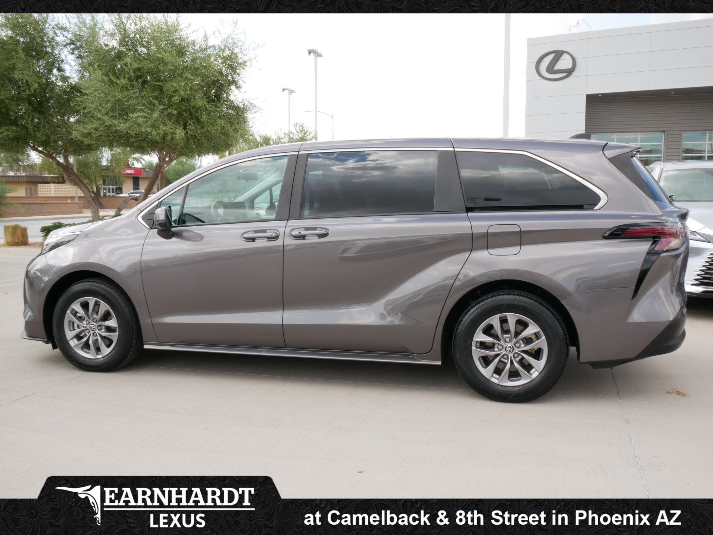 2023 Toyota Sienna LE