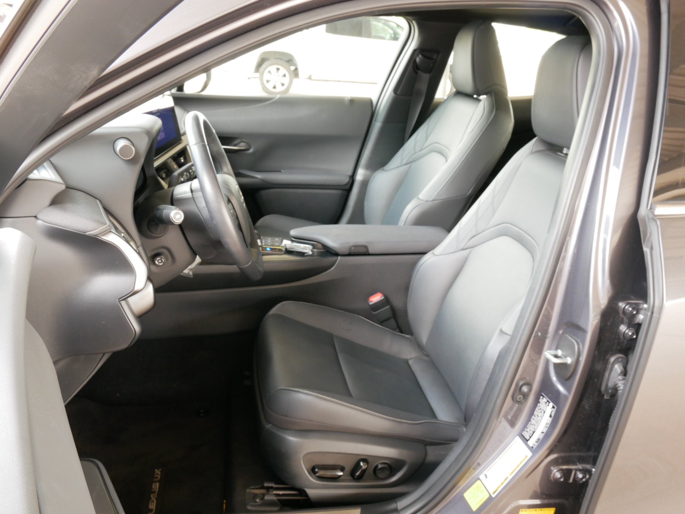 2025 Lexus UX 300h PREMIUM AWD