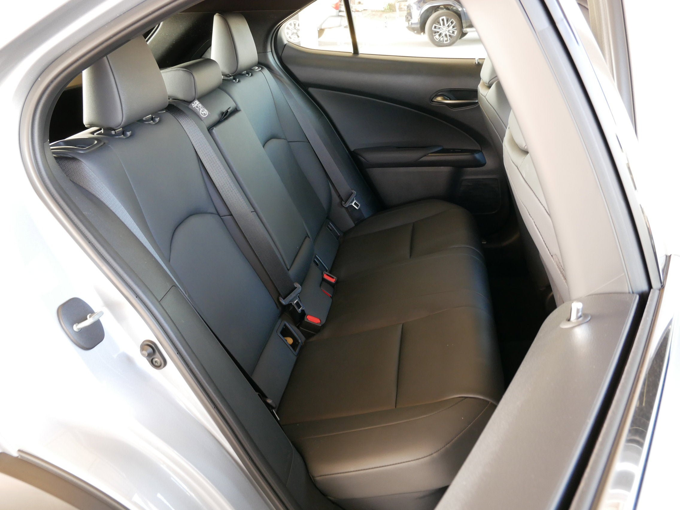 2025 Lexus UX 300h 300h