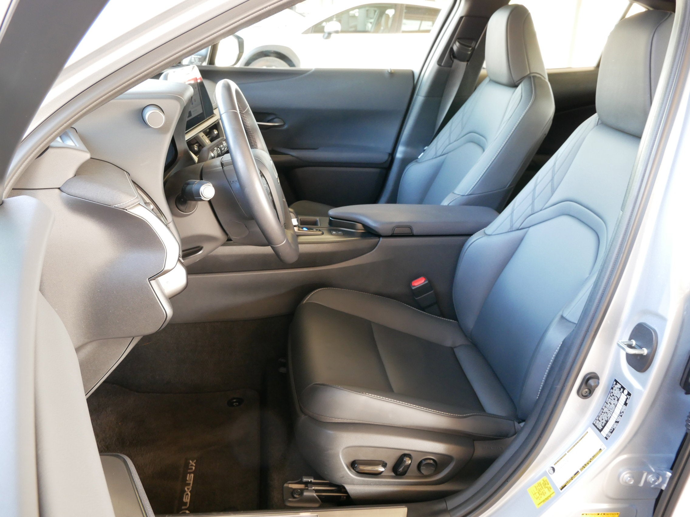 2025 Lexus UX 300h 300h