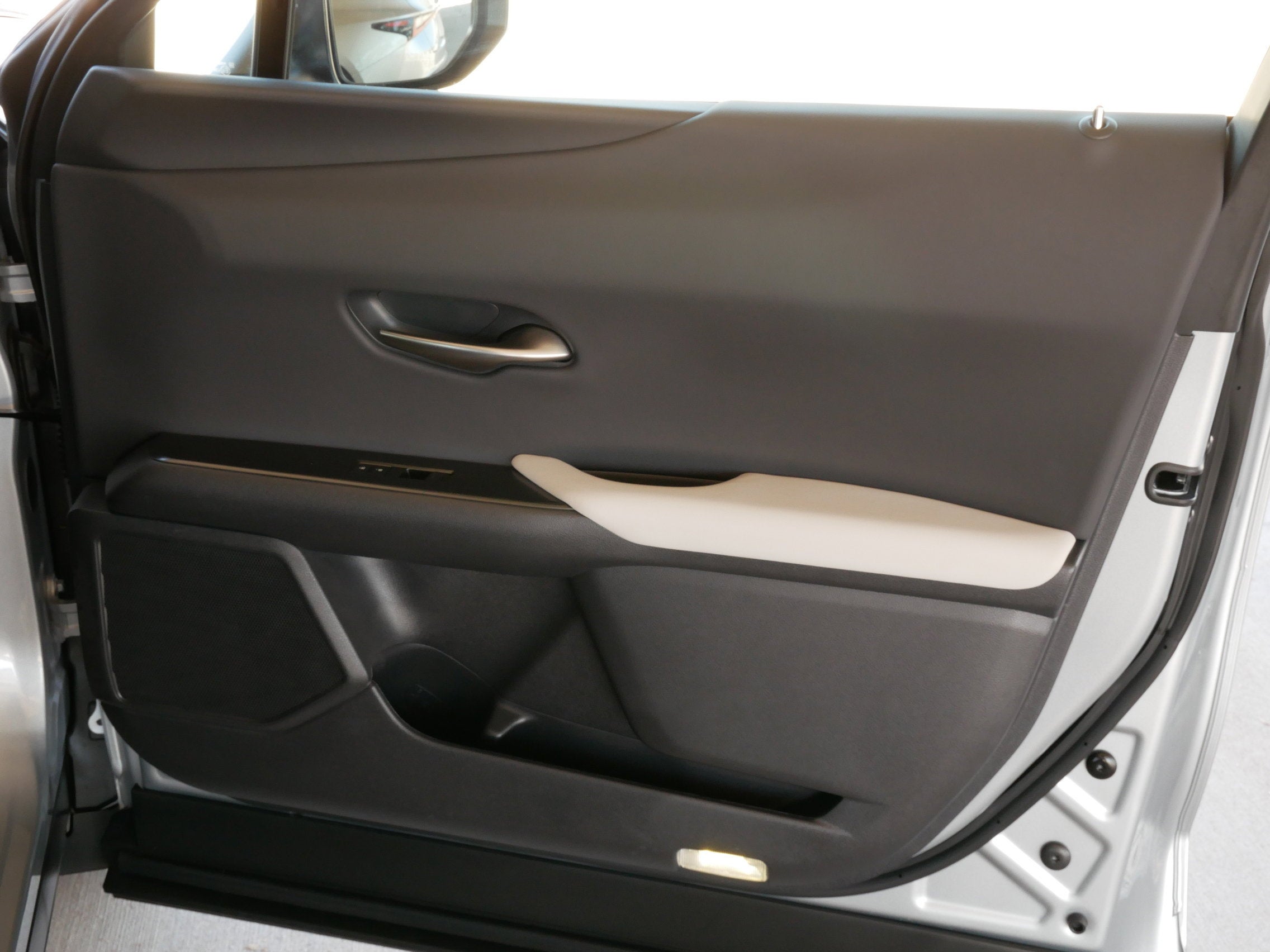 2025 Lexus UX 300h BASE