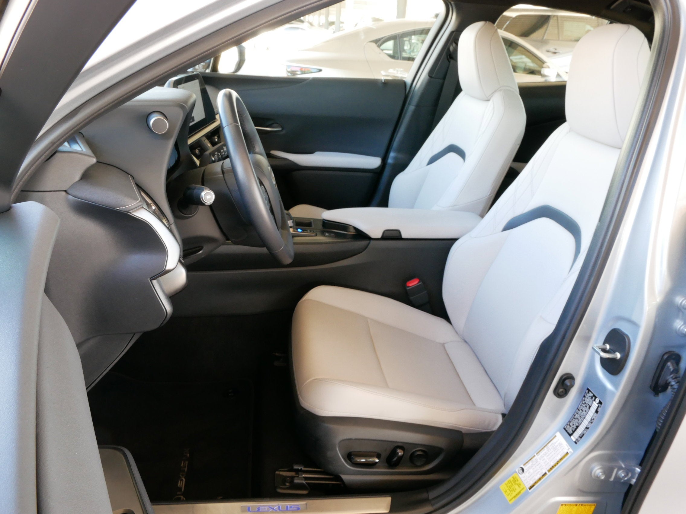 2025 Lexus UX 300h BASE