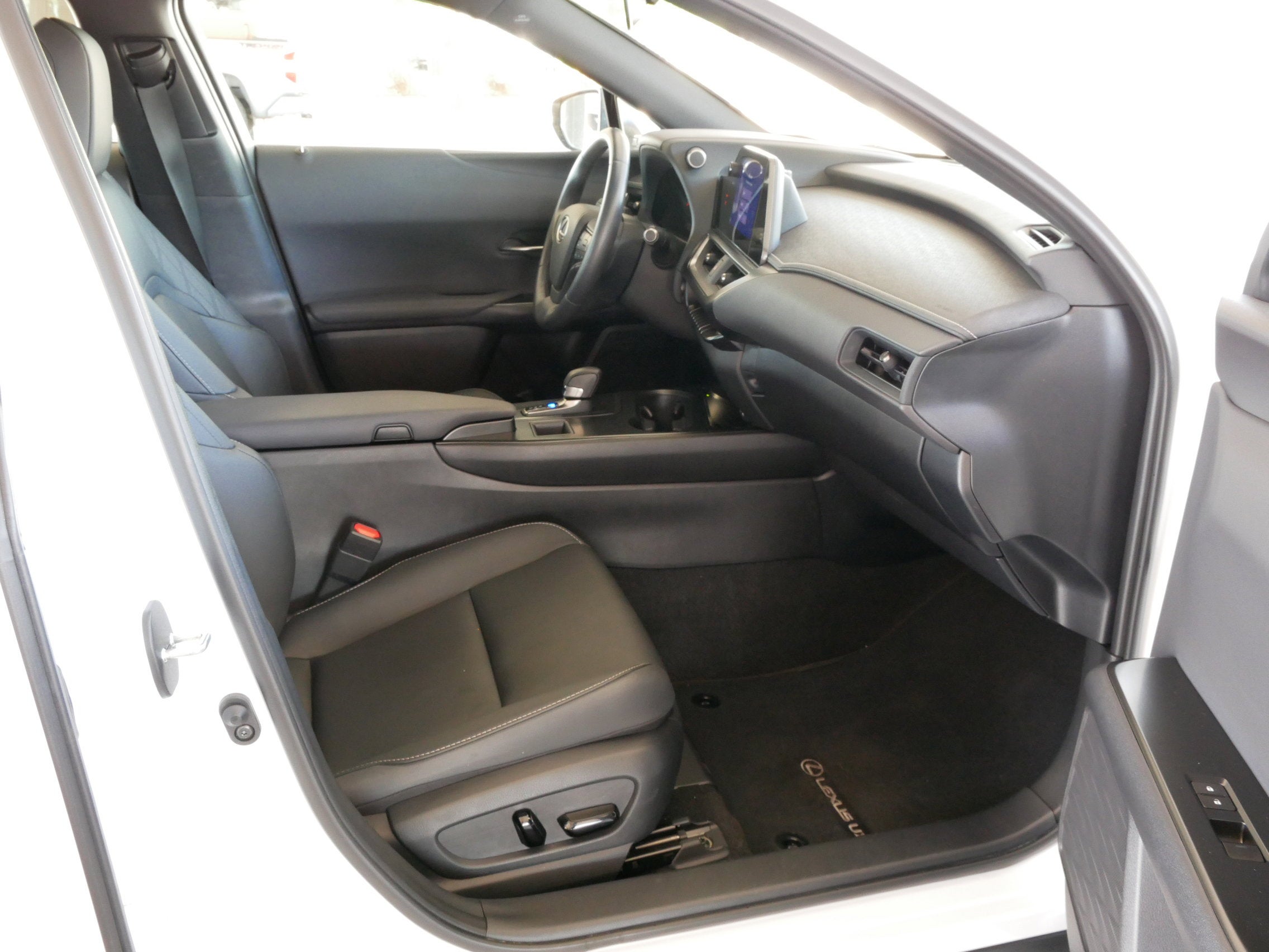 2025 Lexus UX 300h BASE