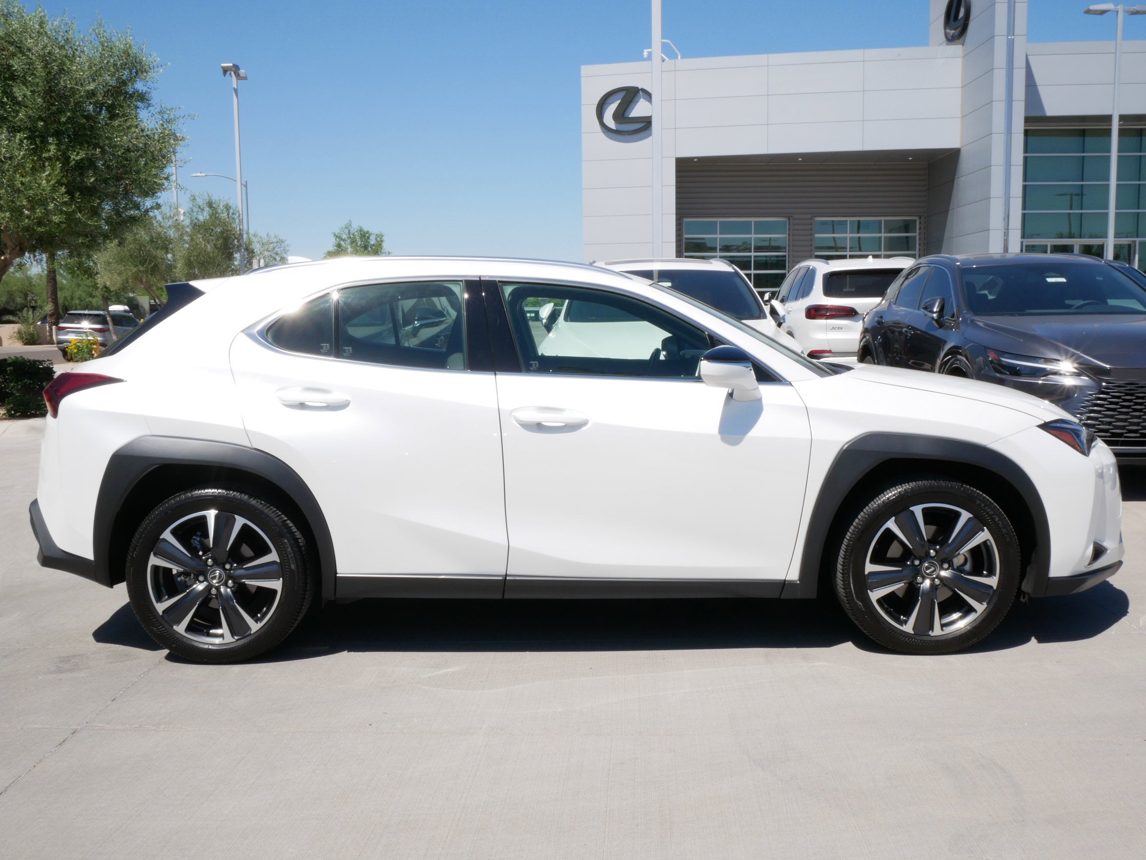 2025 Lexus UX 300h BASE