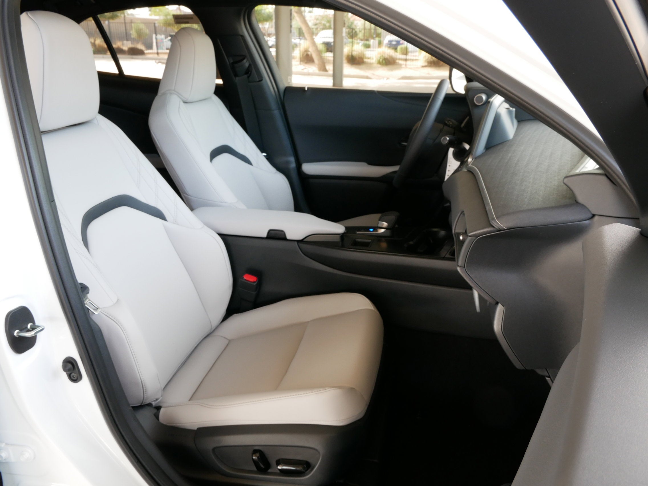 2026 Lexus UX 300h 300h