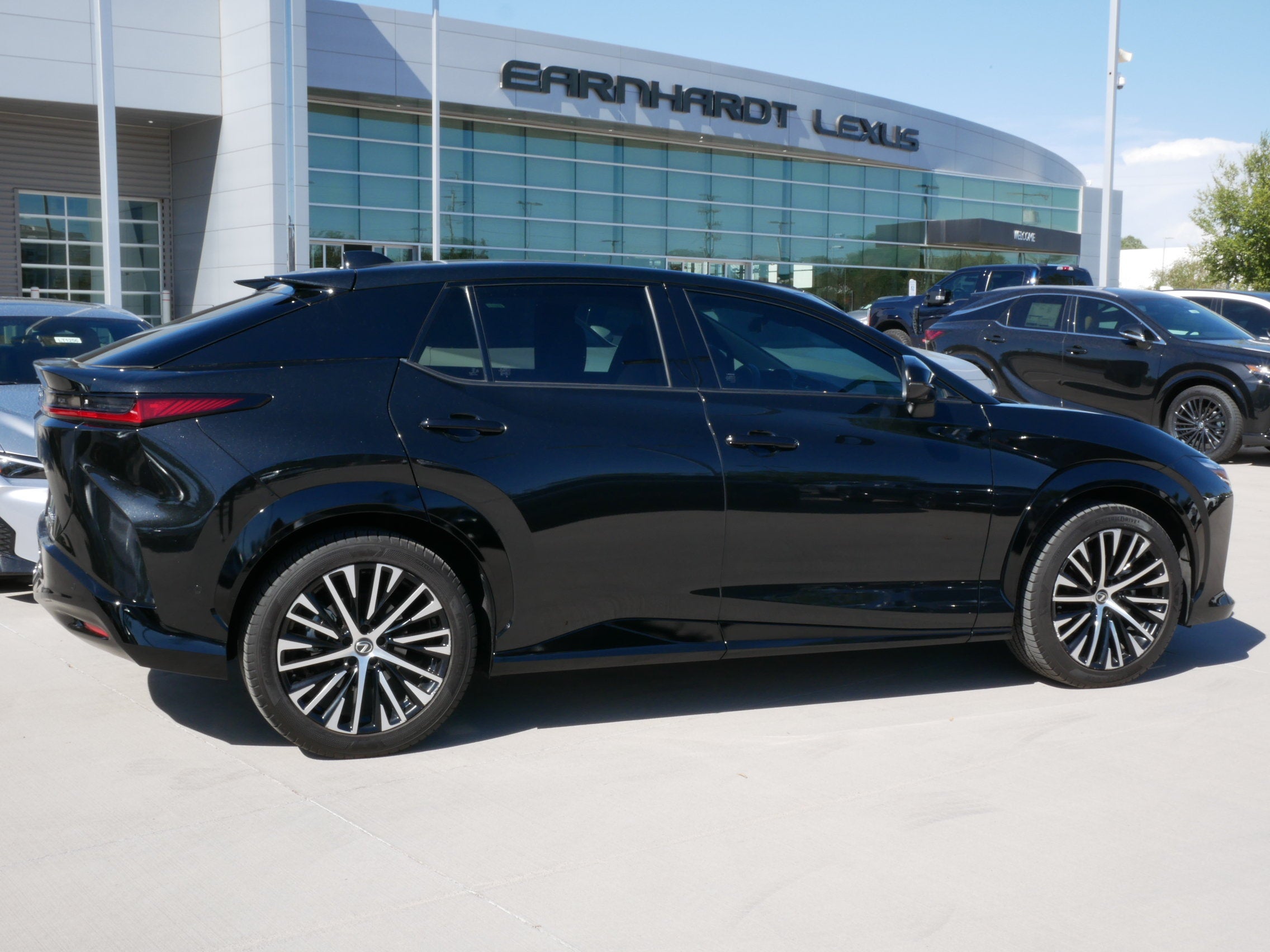 2023 Lexus RZ 450e LUXU