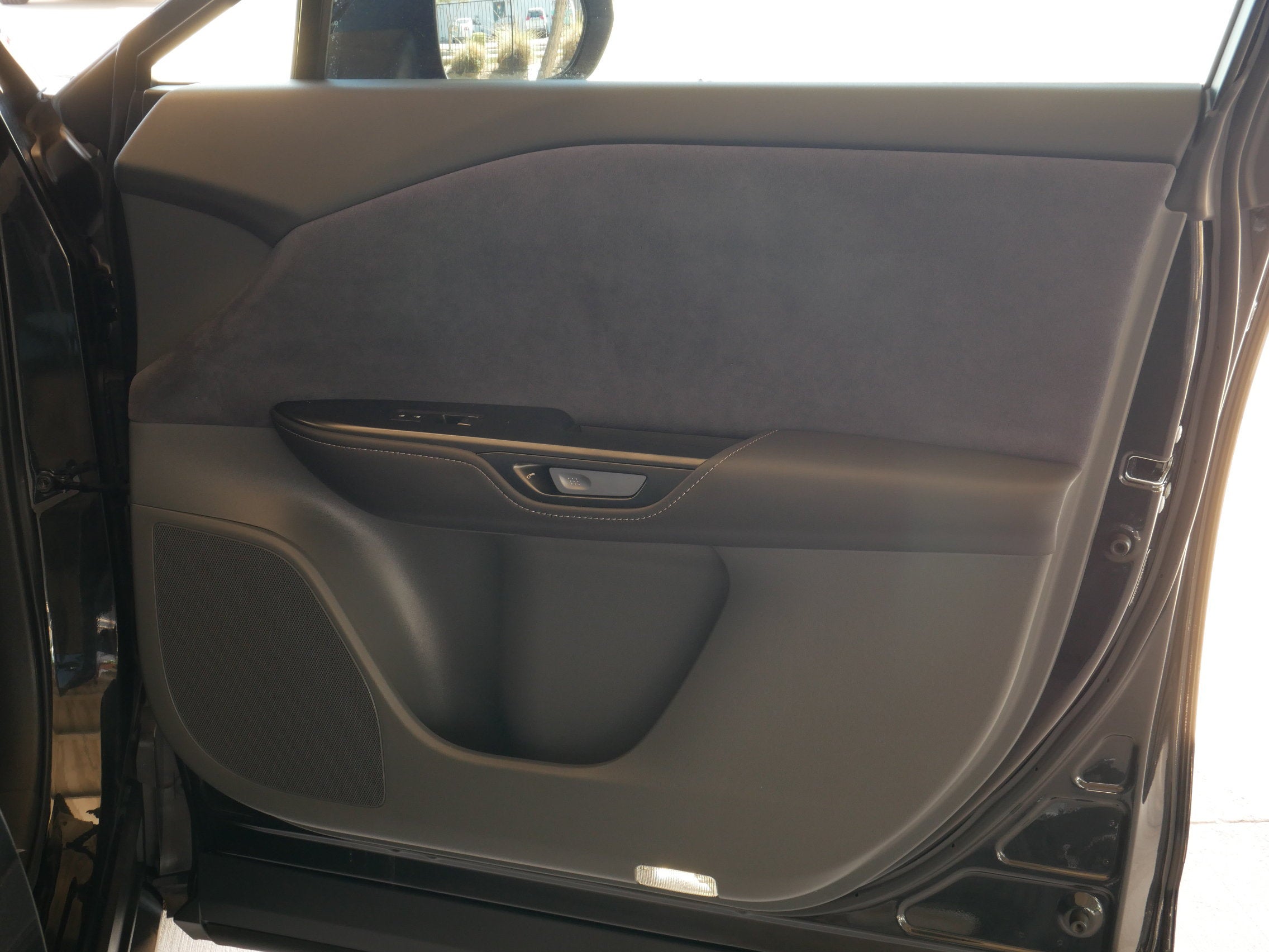 2023 Lexus RZ 450e LUXU