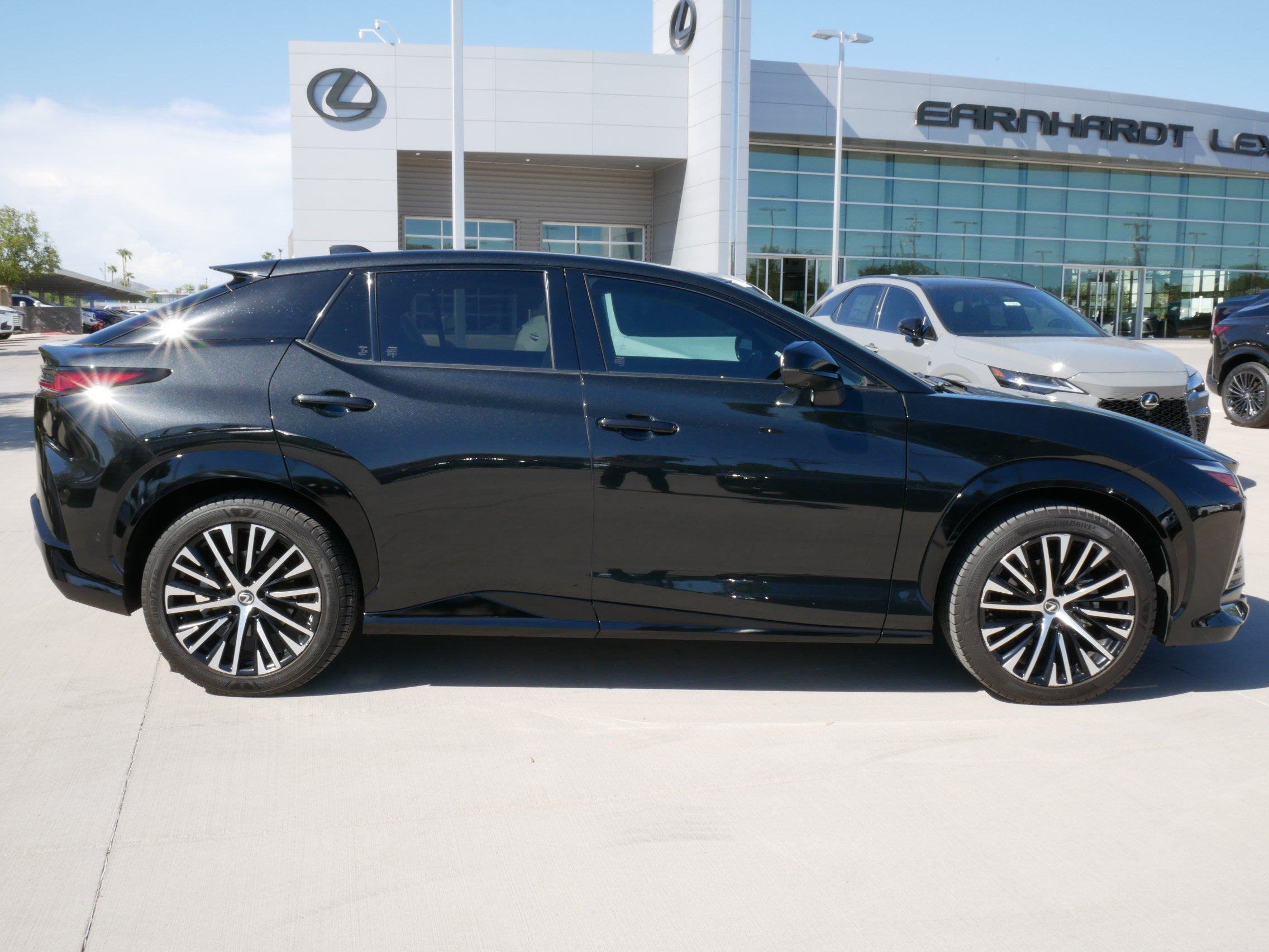 2023 Lexus RZ 450e LUXU
