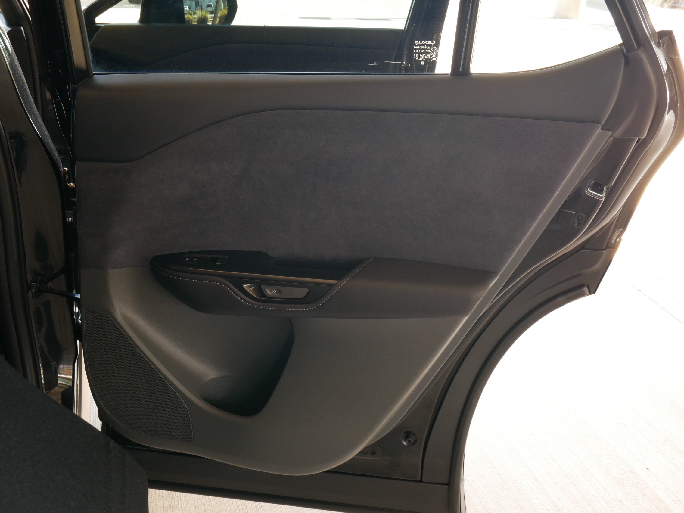 2023 Lexus RZ 450e LUXU