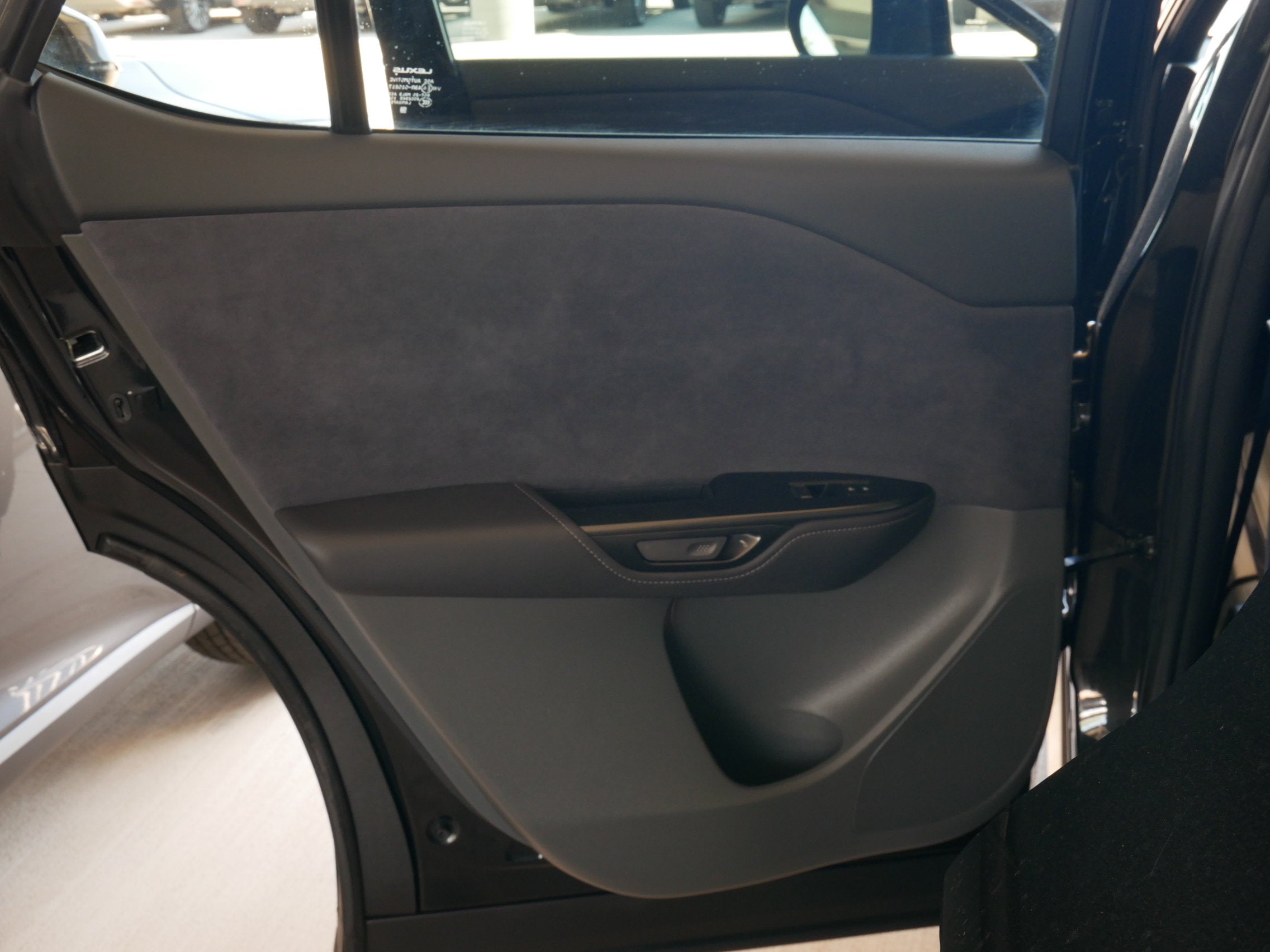 2023 Lexus RZ 450e LUXU