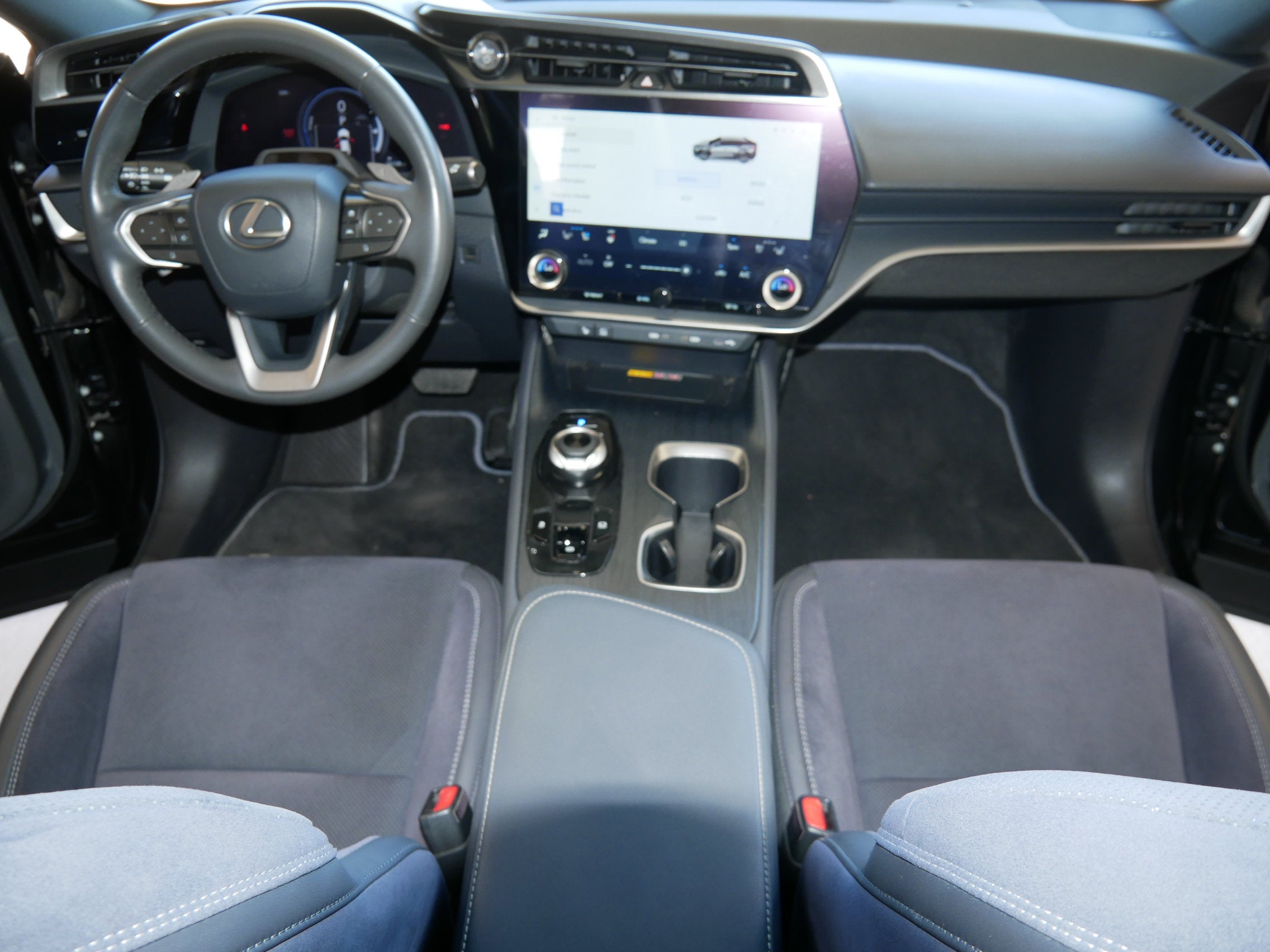 2023 Lexus RZ 450e LUXU