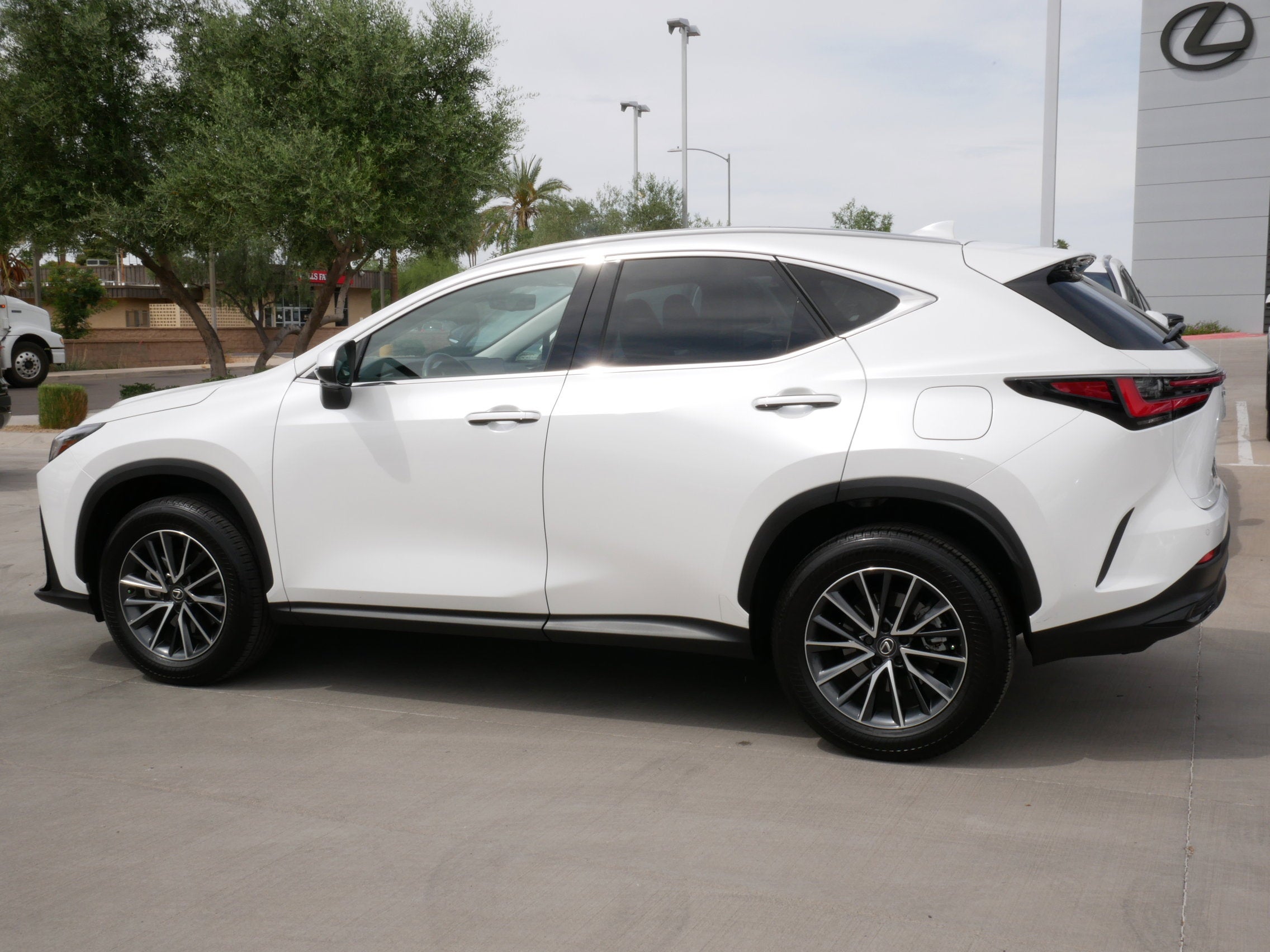 2025 Lexus NX 350h AWD