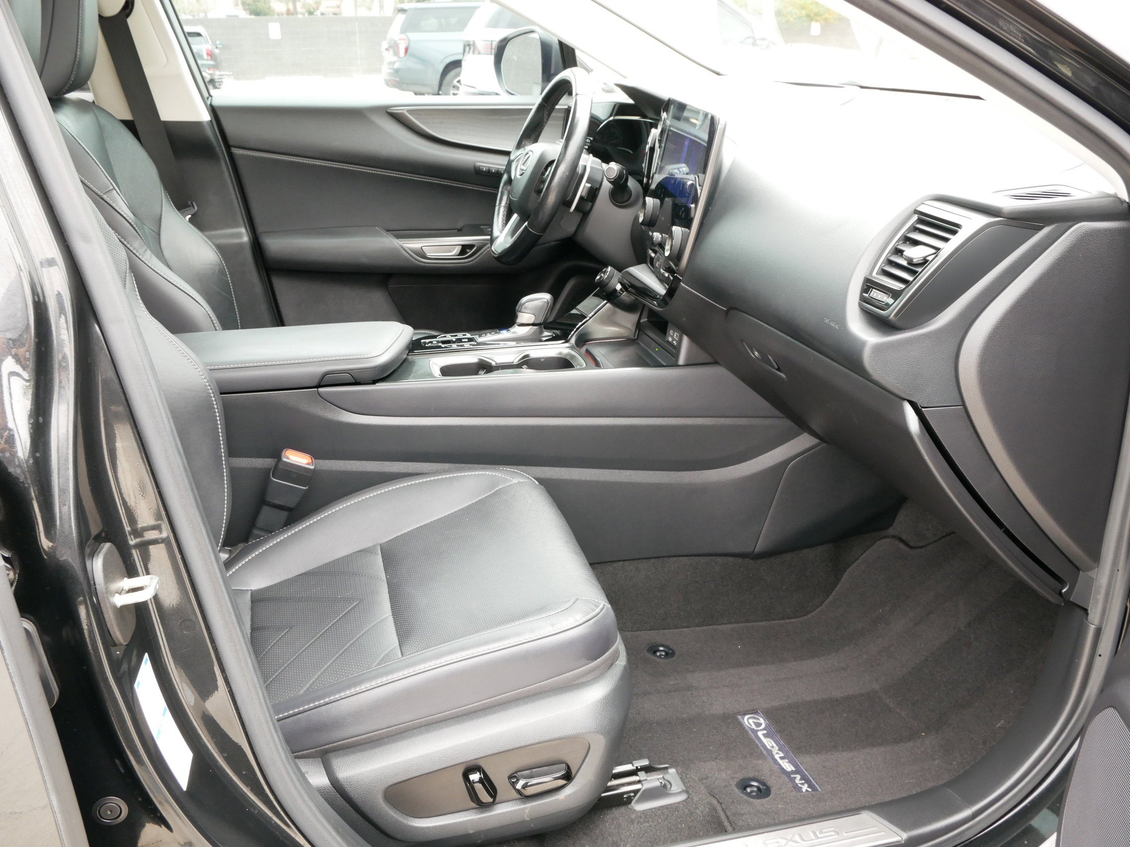 2023 Lexus NX 450h+ Luxury