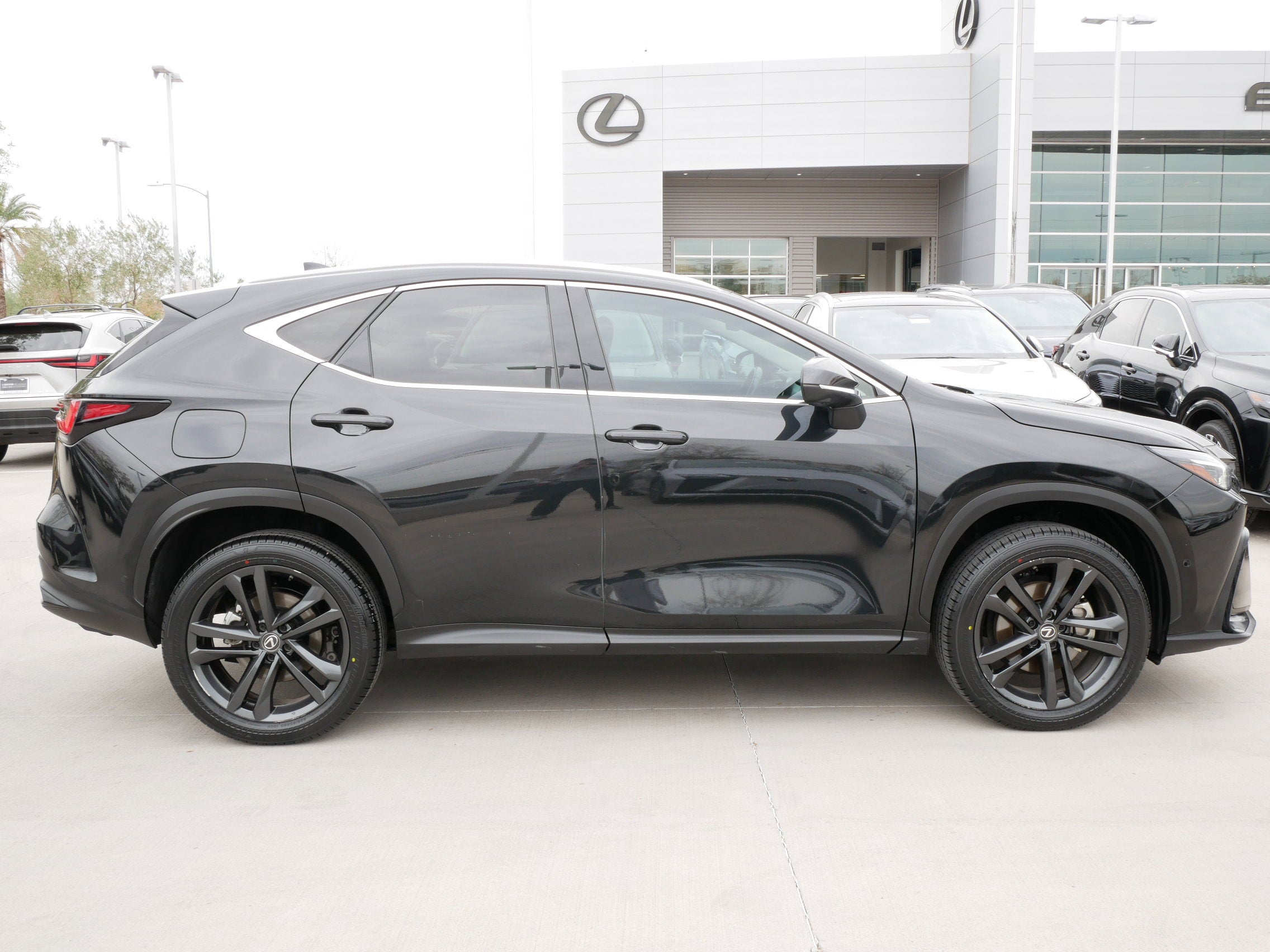 2023 Lexus NX 450h+ Luxury