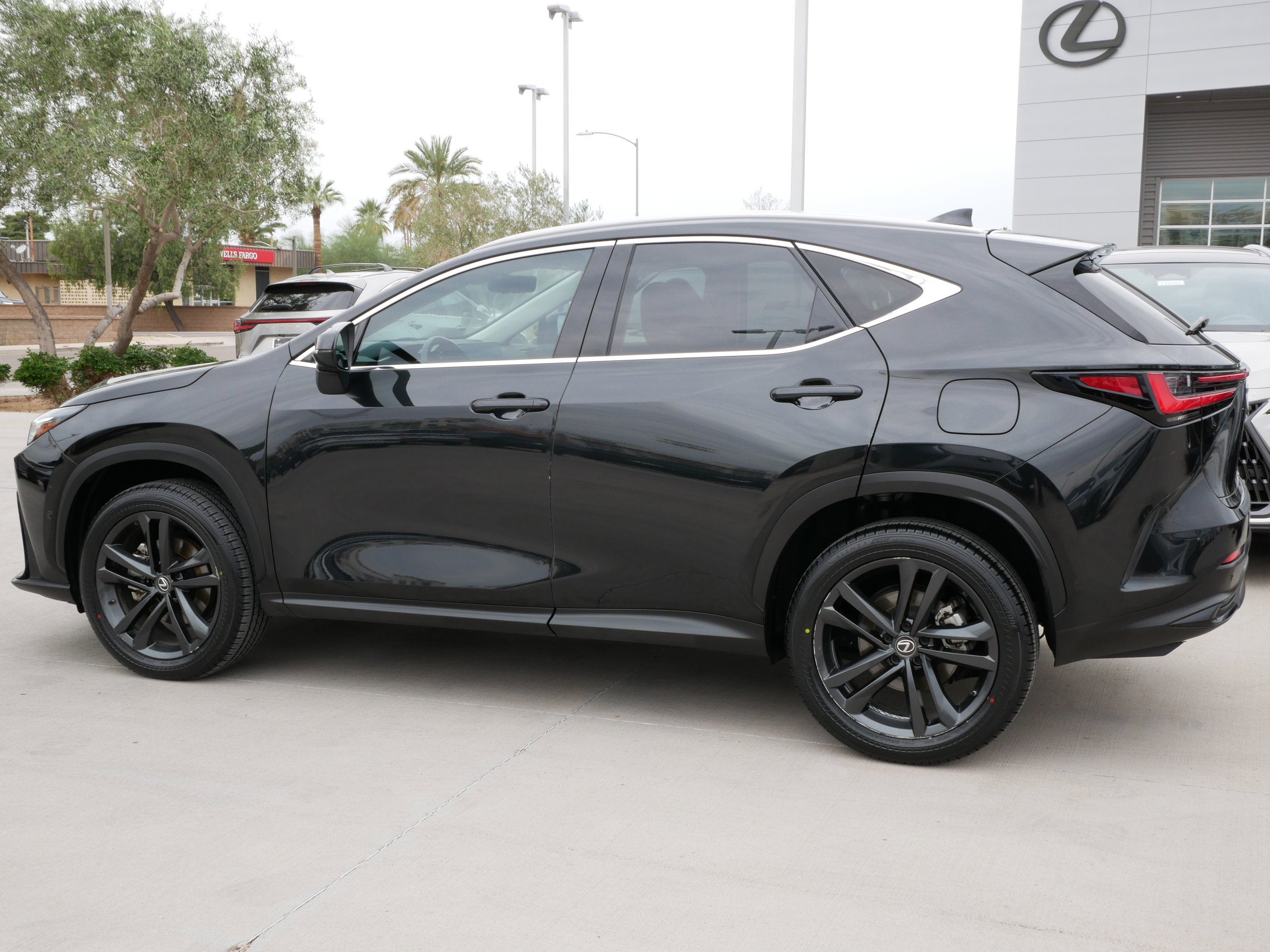 2023 Lexus NX 450h+ Luxury