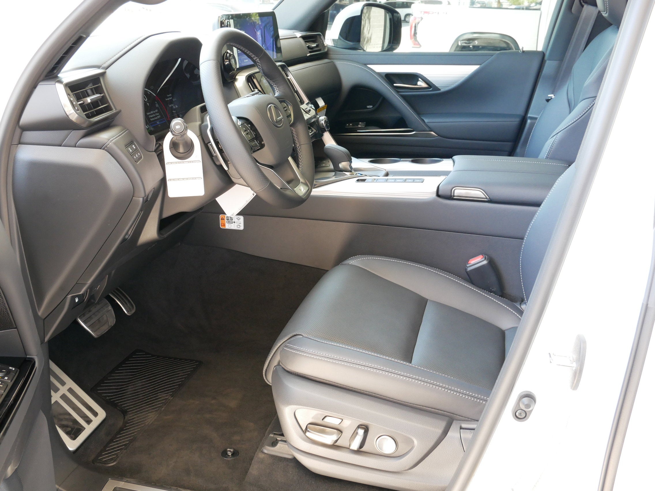 2025 Lexus LX 700h F SPORT