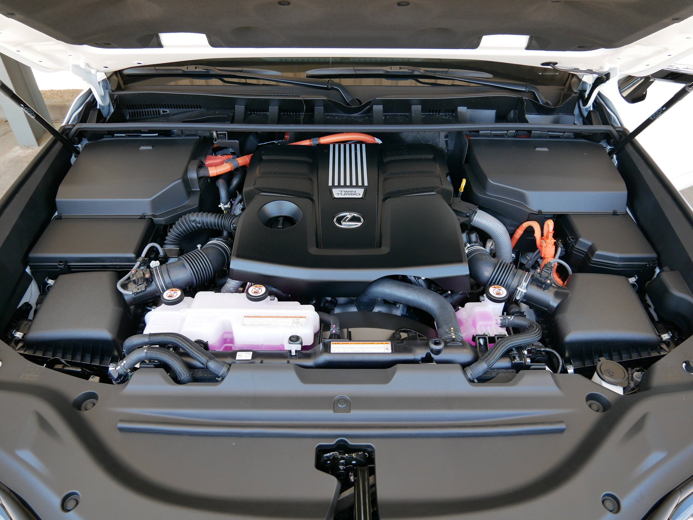 2025 Lexus LX 700h F SPORT