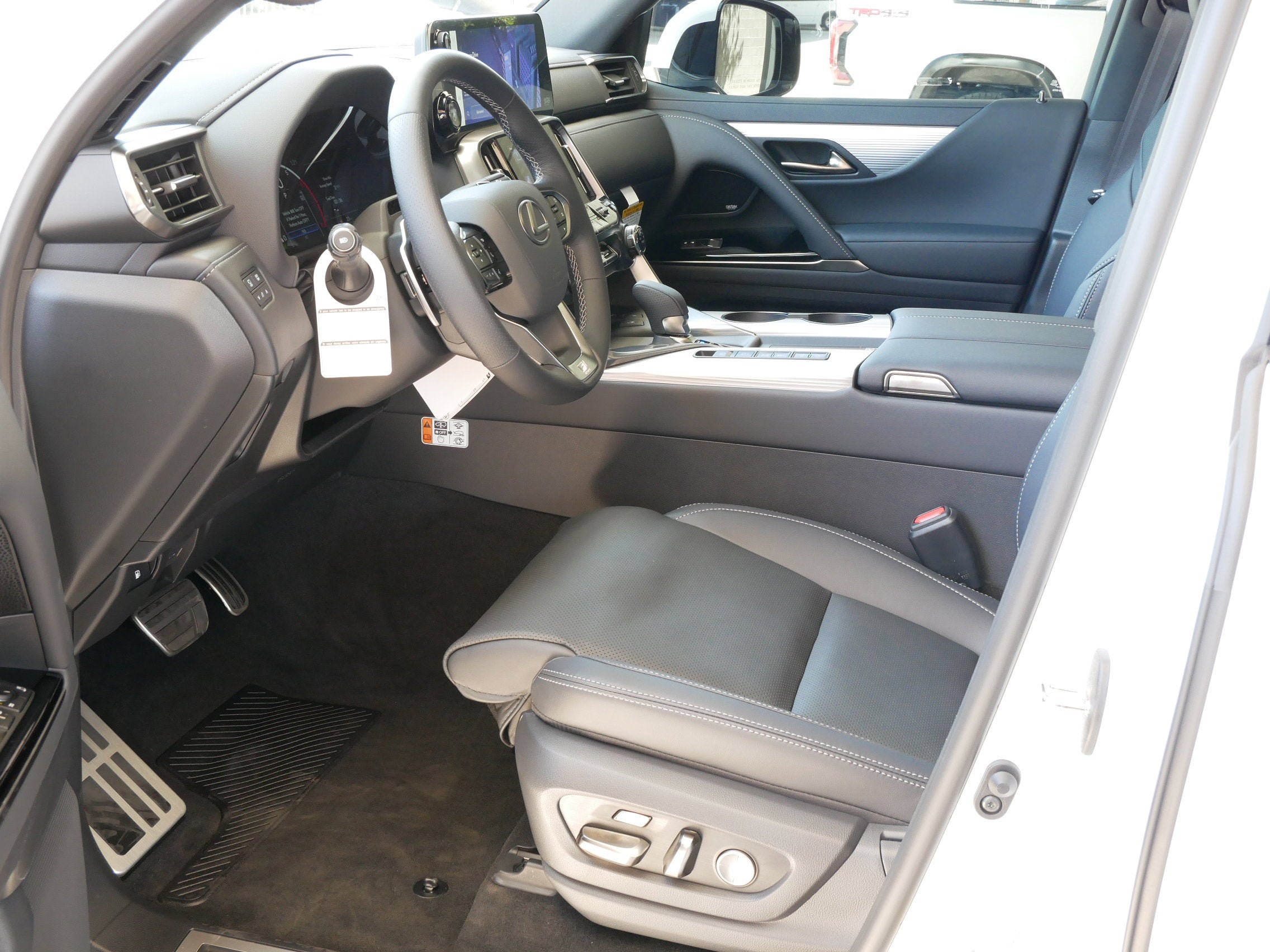 2025 Lexus LX 700h F SPORT