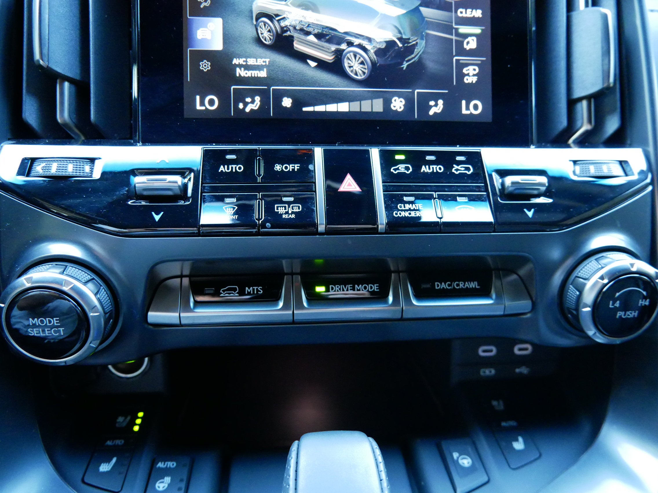 2026 Lexus LX 700h F SPORT Handling