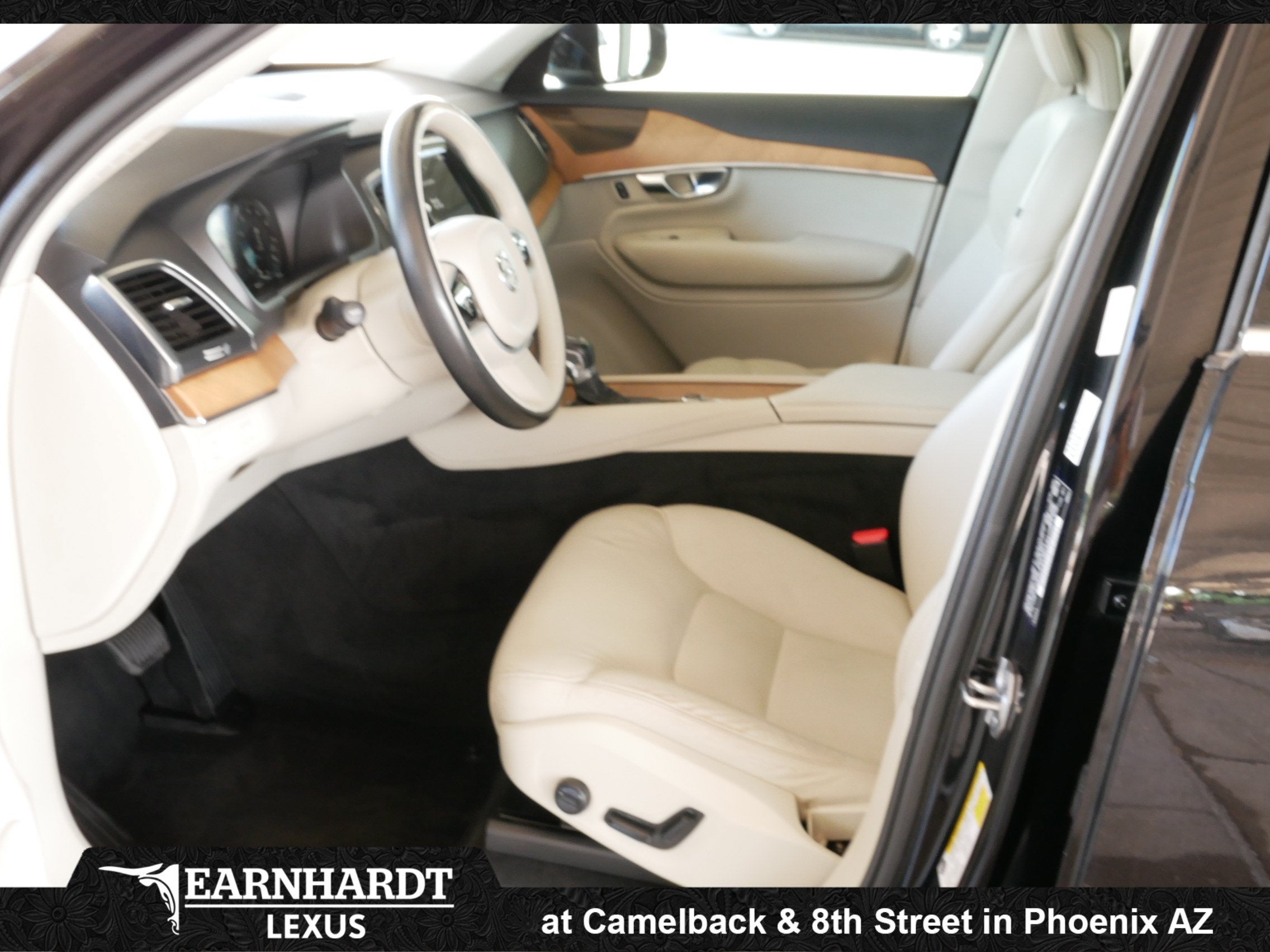 2021 Volvo XC90 Momentum
