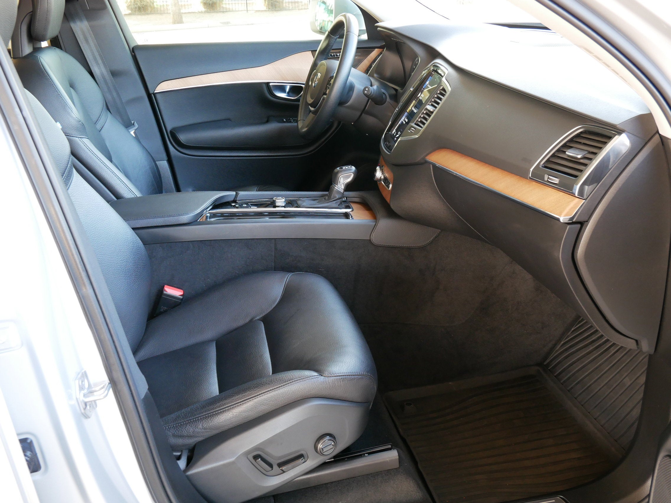 2022 Volvo XC90 Momentum