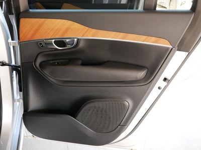 2022 Volvo XC90 Momentum